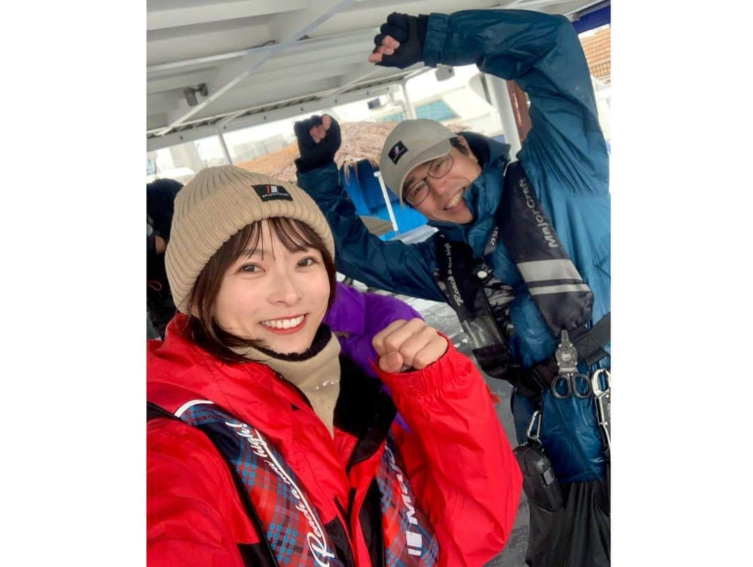 高本采実さんのインスタグラム写真 - (高本采実Instagram)「🎣 4月上旬。ソルパラTVのレギュラー出演が決まり初回ロケの日。 大阪湾へボートシーバスをしに行ってきましてね！  なんだかこの日の私は超ラッキーでした✌︎ まず、魚釣るごとに全て違う魚種で4キャッチ！（キチヌ・シーバス・キジハタ・メバル）  そして日が暮れてから釣れた魚たちはどれもビッグサイズ🤩‼️  シーバスぽくない、この魚なんやろ！？という怪しいファイトの末 顔を見せてくれたのは... 自己記録となる、余裕で50cmオーバーのキジハタ！！！ 初めて魚がデカすぎて引いたレベルww 興奮でしばらく手が震えてました😂  最近釣果が渋〜い釣りばっかりだったので 改めて大阪湾のポテンシャルを実感したのと たくさんの魚たちに癒されまくりました🥺🧡  この50オーバーのキジハタは、キャッチ&リリースしたので、大阪湾にまだおります✌︎ みんなデカアコウ狙いに釣りに行ってみてね！❤️‍🔥  ⛴️ シーマジカル ＿ ヤンヤン船長 @takayukikitazoe   . . .  #ボートシーバス #シーバス #キジハタ #アコウ #キチヌ #チヌ #メバル #大阪湾 #キャッチアンドリリース #シーマジカル #ソルパラTV #メジャークラフト #ヒロセマン #釣果 #釣り好き #釣りガール #大物ハンター #fishinggirl #钓鱼 #高本采実 #あやみん #ayamistagram」6月10日 18時03分 - ayami__summer