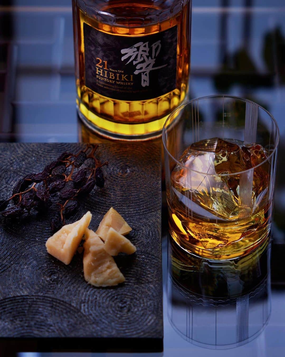 響 | SUNTORY WHISKY HIBIKIさんのインスタグラム写真 - (響 | SUNTORY WHISKY HIBIKIInstagram)「. HIBIKI TIME ～二十四節気・芒種～  組みあわせて深まるハーモニーに巡り合い。 Rendezvous with the food pairing and relish the rich harmony with whisky.  #hibiki #響 #hibiki_time #二十四節気 #24seasons #芒種 #boshu #withnature #オンザロック #ontherocks #熟成ゴーダ #agedgouda」6月10日 18時10分 - suntorywhisky_hibiki