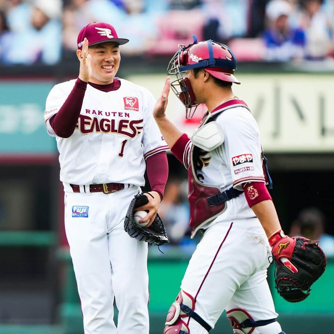 東北楽天ゴールデンイーグルスさんのインスタグラム写真 - (東北楽天ゴールデンイーグルスInstagram)「⚾️  ⚾️E 1-0 D⚾️ 早川選手が7回109球4安打無失点の好投で3勝目✨✨✨ 8回は酒居選手、9回は松井裕樹選手が無失点で完封リレー💯 松井裕樹選手は11セーブ目👑 打っては浅村選手が3回にタイムリーを放ちこれが決勝点‼️ 岡島選手が2安打の活躍👍🏼 イーグルスガールデーを勝利で飾り3連勝✨✨✨  #鷲が掴む #rakuteneagles #早川隆久 #浅村栄斗 #小郷裕哉  #岡島豪郎 #酒居知史  #炭谷銀仁朗 #松井裕樹 #イーグルスガール」6月10日 18時15分 - rakuten_eagles