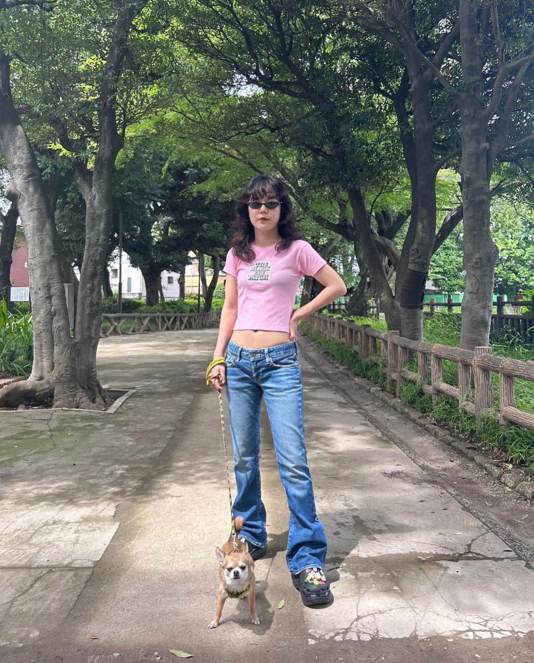 長澤メイのインスタグラム：「. @blackeyepatch   ✖︎ @moussyofficial   コラボのローライズジーンズ💘 かわいすぎぃ😫🫶💕 #blackeyepatch  #moussy」