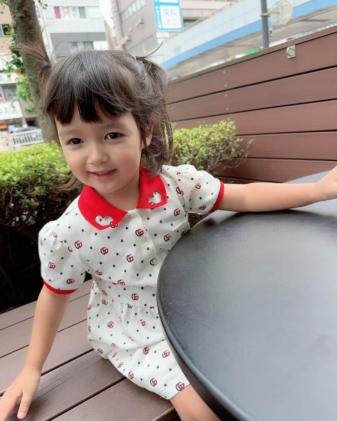 アレクサンダーのインスタグラム：「美女だ❤️ 可愛い😍」