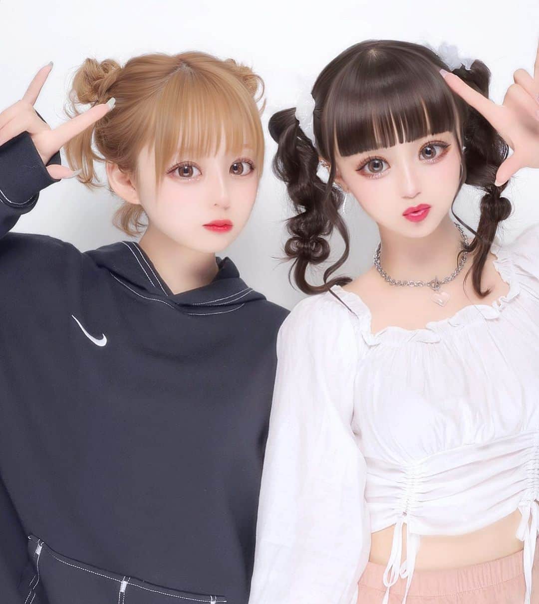 のインスタグラム：「・ しおりんとの写真沢山あるんだ〜😋🩷 #プリント倶楽部 #プリクラ」