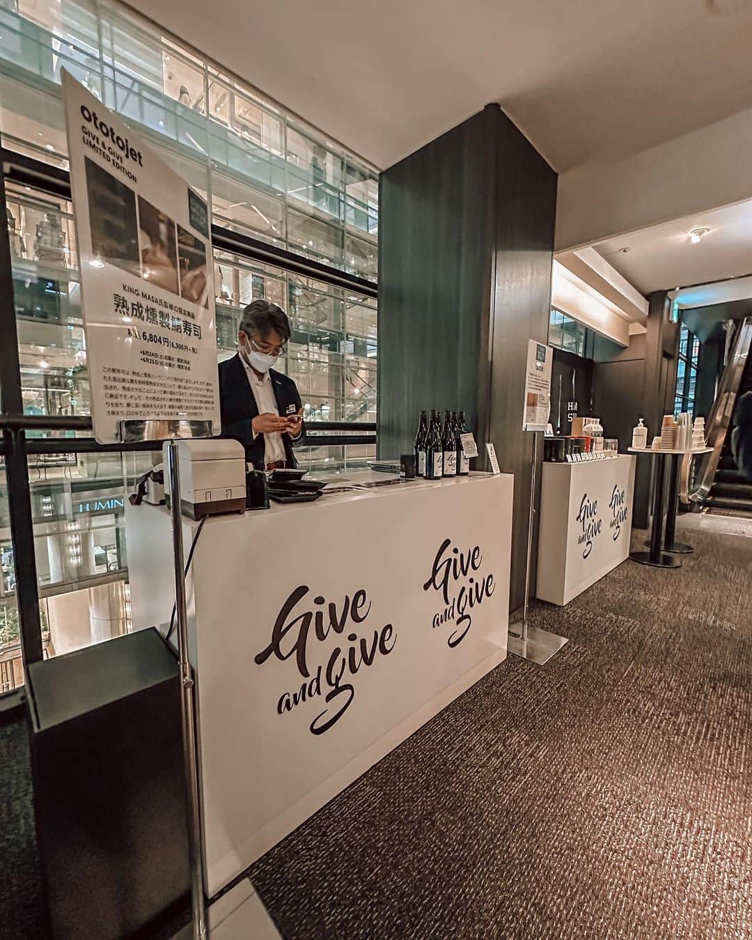 KING-MASAさんのインスタグラム写真 - (KING-MASAInstagram)「I curated Luxury Days for @hankyu_mens_tokyo   Give and Give My Life!   Give without remembering, take without forgetting . Life Is all about Give and Give !   今日と明日、僕のコレクションとGive & Give Gift Shop からケータリング、フードブース、スニーカーディスプレイのキュレーションをさせて頂いております。  お近くの方は是非お立ち寄り下さい。 明日も夕方くらいはおります😁」6月10日 18時28分 - kingmasa2014