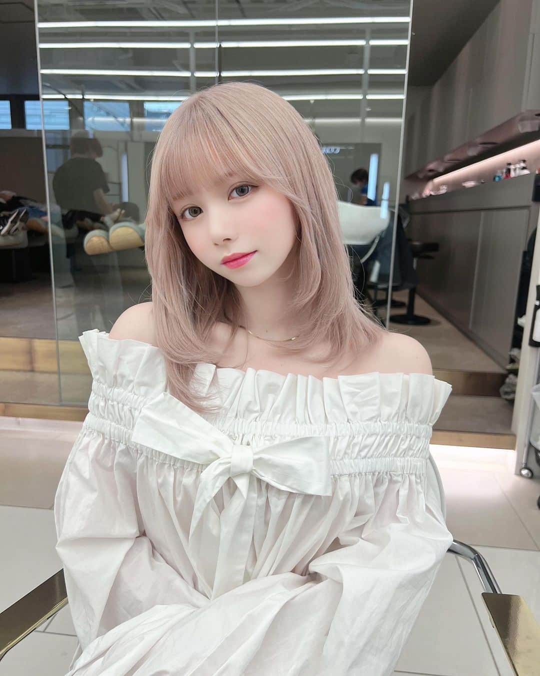 若林萌々のインスタグラム：「ベイビーカラーにしてもらった🍼🤍」