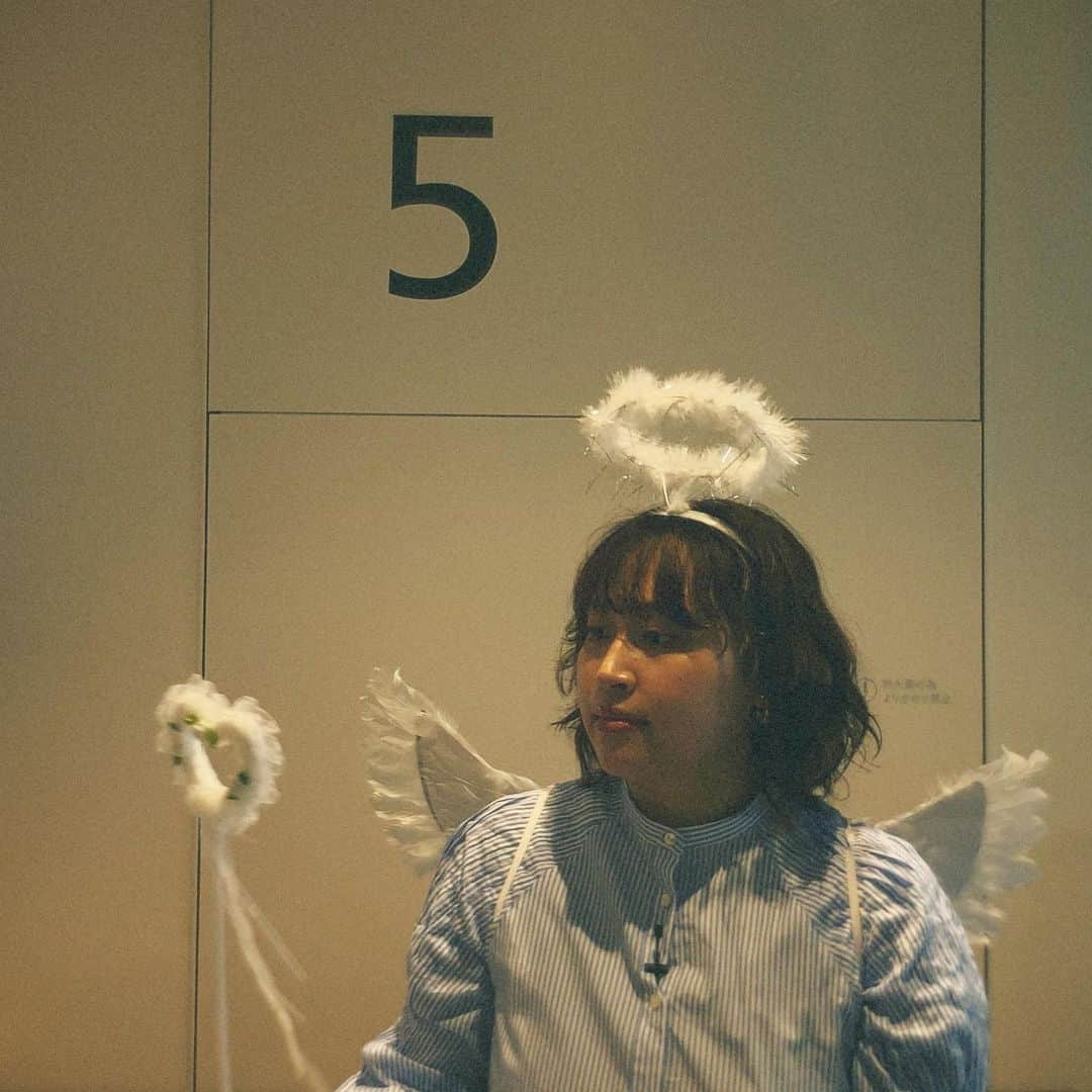 丸山礼さんのインスタグラム写真 - (丸山礼Instagram)「👼天使大学さんの天使祭で ネタさせていただきました はりきって天使の格好で登場したよ😂✨ まるやまと同じ藤高卒の女の子がちらほらいて うれしかったなぁ🥺😂 すぐ島先生のものまねしちゃう！ ほかの周りのみんなはわからないのに😂 藤の共通言語島先生のものまね😂」6月10日 18時49分 - rei_maruyama