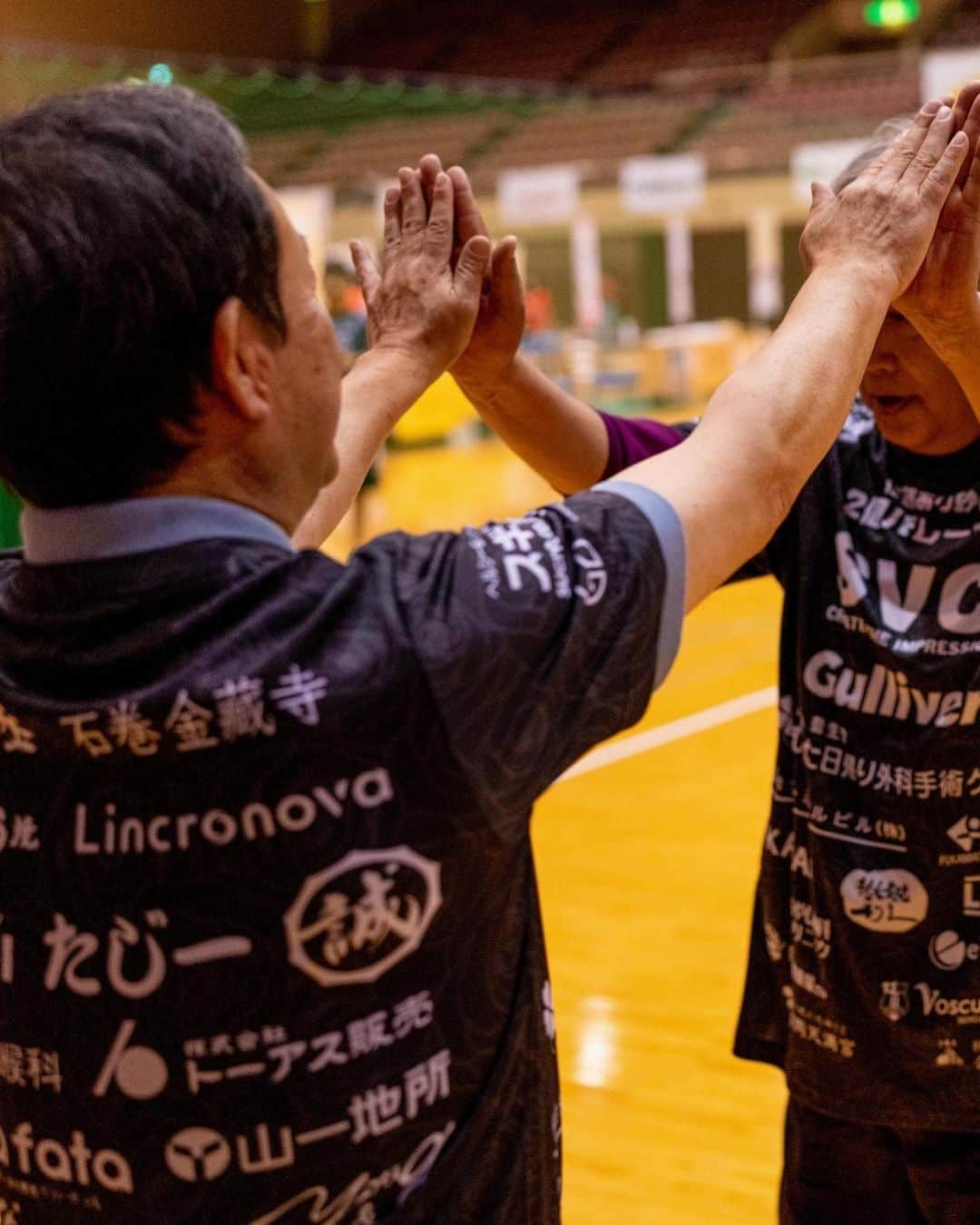 佐藤あり紗のインスタグラム：「2023.5.27 . . 🏐佐藤あり紗2個バレーボール大会 in仙台🏐 大会を一緒に盛り上げてくださるスポンサーのみなたん❤️ . ❤️SVC!  @svc__group  . 🔋日本エコライフ . 🚘Gulliver @gulliver_minamisendai  . 💉医療法人 豊生会むらた日帰り外科手術クリニック . 🏨🍓仙台ターミナルビル(株)  @spalsendai  @hotelmetropolitansendai  @stbl_fruitfarm  . 🏠深松組  . 🐮牛タン炭火利久　@rikyu_sendaieki  . 🍺株式会社ノムタベル @skt_arata @iki_iki.r @kurukurupaamachiyan @iroriyaki.sumirechan @maji_magicalcook  . 🐮司 . 🦅焼助 @yakisuke.official  @yakisuke_kokubuncho  . 🚘KADAN . 👷‍♂️LIGHT @light_seon  . 🦷あやし眼科クリニック @ayashigeleven  . 🚘空気の洗車屋さん @kuuki_nosenshayasan  . ⚽️ヴォスクオーレ仙台 @voscuore_sendai  . 🔧elevn . ⛩榴岡天満宮 @tsutsujigaoka_tenmangu  . 🏠株式会社佐元 @samoto1914  . 🍫Meiji  . ♨️夢実の国 . 🦀スギヨ @kanikama_sugiyo_official  . 👕TRES @tres_volleyball  . ⛩️石巻金藏寺 . 🍜麺匠一丞 @mensho_ichijo  . 🍽こだまのどら焼き @kodamadorayaki  . 👨‍🔧Lincronova @nagano_president  . 🍴HACHI @hachi.1979  . 💉たじー @taji1_2_3  . 👷‍♂️誠晃興業 @yuya7912  . 👂加茂耳鼻咽喉科 . 🔩トーアス販売  @n.fumi0327  . 🍅La fata @lafatafarm  . 🏠山一地所 . 🍺ほかぞの @nomidocoro_hokazono45  . ☕️ほの香  @honokacoffee.inc  . 🍽登喜和 @tokiwasoba  . 💄Balilaxe   @bali_laxe  . 💪🏻KATSUYAMA @shozankancocoil   ☎️NTT東日本 @ntteastofficial  . 🔋山形パナソニック @yamagatapanasonic  . 🏐TEAM i @teami_girls  . ⛽️サーラエナジー株式会社 . 🏐清健堂  . 🥃BARRACK LIFE @barracklife  . 🚘GTAUTO @g.t.auto  . 👨‍⚕️たいよう接骨院  . 🍱あめいろ食堂 . 🦷こうま駅前デンタルクリニック . 🥮Riyan @riyancrepe  . 🍰you &g @you_and_g.official  . . #佐藤あり紗スポンサー #仙台発祥　 #佐藤あり紗2個バレーボール大会スポンサー #宮城県盛り上げたい　#仙台盛り上げたい #スポンサー　#参加者募集中 #佐藤あり紗 #あり紗組」