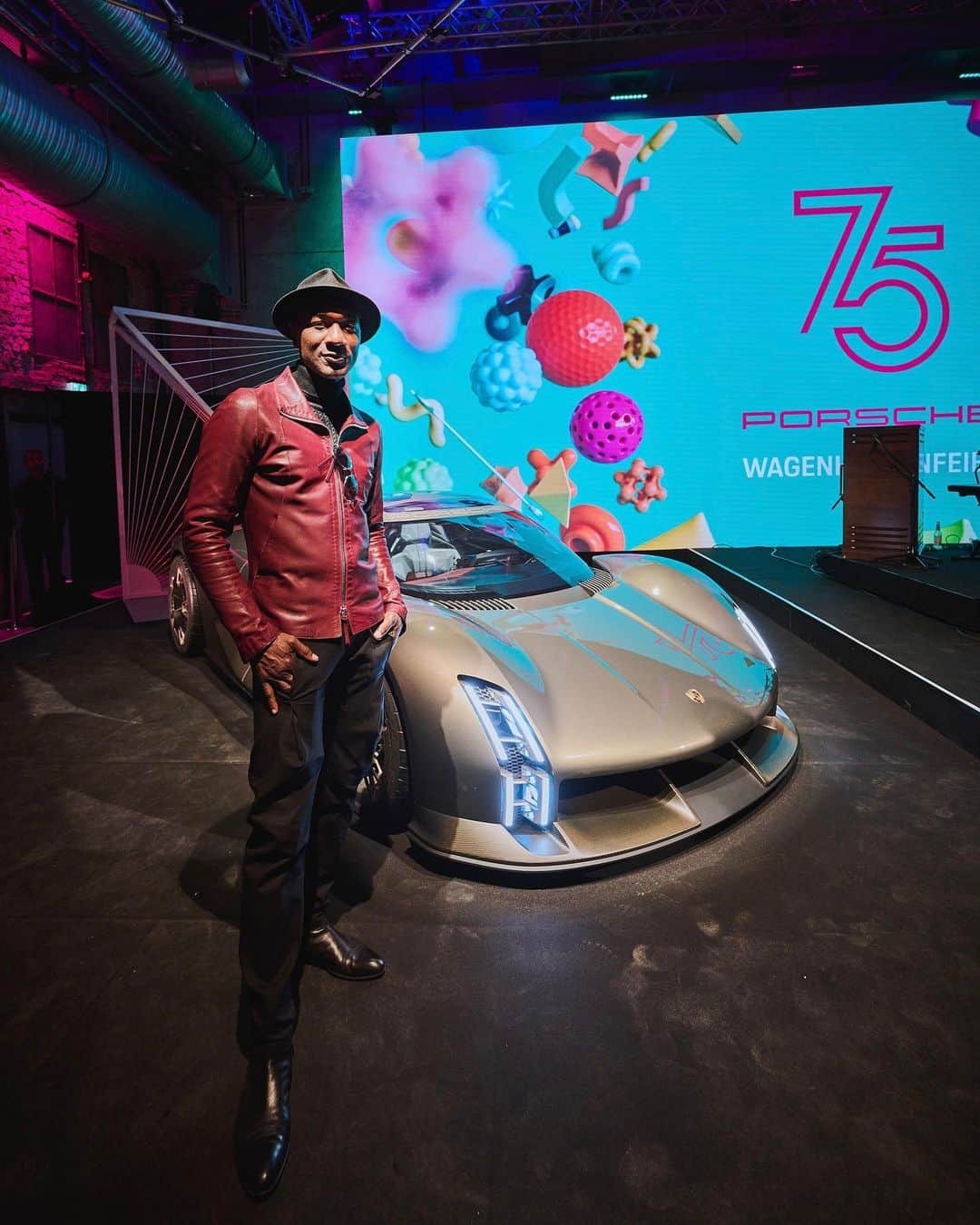 Porscheさんのインスタグラム写真 - (PorscheInstagram)「This weekend is one for the history books as we celebrate 75 years of Porsche. The festivities kicked off with the one thing that makes Porsche what it is – our community. We came together from around the world for an evening fuelled by our Porsche passion.」6月10日 19時05分 - porsche