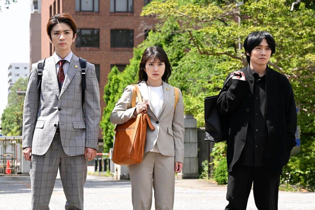 のインスタグラム：「CASE9「再開」📢TVerで配信中📢 ▶️https://tver.jp/episodes/ep1bp0j1me  ┈┈┈┈┈┈┈┈┈┈┈ 蘭「結局私は脚本がないとダメな人間みたいです」 黒澤「脚本は役者が手にして初めて武器になる」  ┈┈┈┈┈┈┈┈┈┈┈┈  蓮「お前はまだ出会えてないんだよ。 知っても知ってもまだ知り足りない人に」  ┈┈┈┈┈┈┈┈┈┈┈┈  ◤最終回・CASE10「約束」 6月15日(木)よる11時59分放送⚖️◢  #志田未来 #風間俊介 #髙橋優斗 #HiHiJets #ジャニーズJr. #遊井亮子 #泉澤祐希 #市川知宏 #入来茉里 #カトウシンスケ #矢島健一 #北乃きい #升毅」