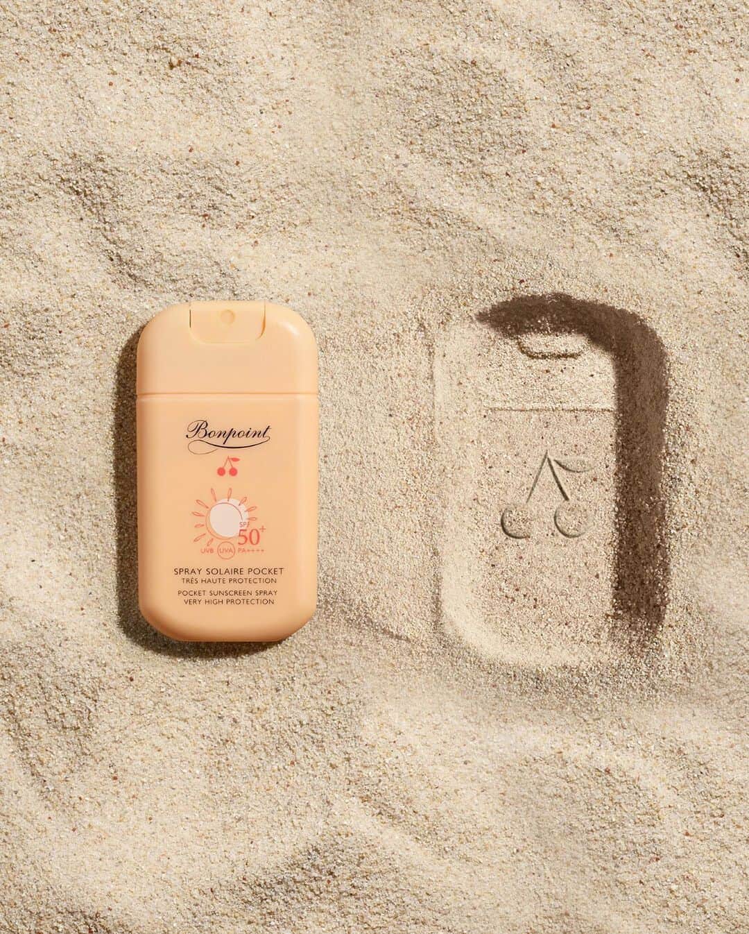 bonpointさんのインスタグラム写真 - (bonpointInstagram)「Share tender family moments under the sun with Bonpoint. The new invisible sunscreen SPF50+ is formulated to protect all the sensitive skin from birth.   Developed to meet the needs of families, Bonpoint’s very high sun protection is available in two sizes: a 125ml with an innovative Twist & lock packaging ideal for children and their parents. And a 30ml pocket size perfect for on-the-go use to protect on daily basis.   ☀️ Very high protection broad spectrum for face and body 👗 Ultra-light and invisible fluid not leaving any white marks or stain clothes 🌿 Made in France, highly natural and vegan 🤍 Tested under dermatological control 🌊 Formulated to respect the oceans**  @Denis.Boulze    #Bonpoint #BonpointBeauty #SunProtection #SensitiveSkin   *Corneometric test performed on 10 volunteers ** Tests measuring the impact of the formula on the growth and viability of marine algae and cnidarians」6月10日 19時13分 - bonpoint