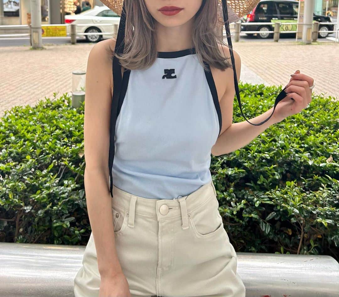 塩川裕美のインスタグラム：「. @courreges 🩵」
