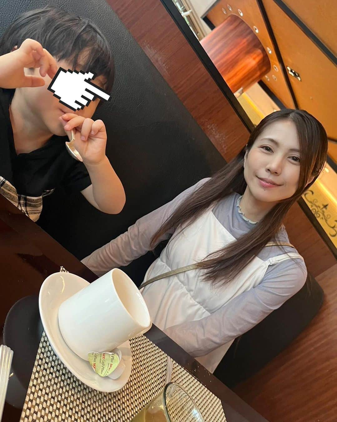 琴菜のインスタグラム：「家族三人の時間👨‍👩‍👦❤️ 👦🏻「久々に三人でお出かけだね〜」 と嬉しいそうなjr. パパが来週お誕生日なんだけど、仕事で東京に居ないから、少し早めのお誕生日を兼ねて家族でANAのホテルでランチビュッフェしてきた😁 久々に主人とビール飲んだら眠気ヤバかった🥱  #anaインターコンチネンタルホテル東京 #ランチビュッフェ　#昼ビール　#少し早めの　#パパの誕生日祝い」