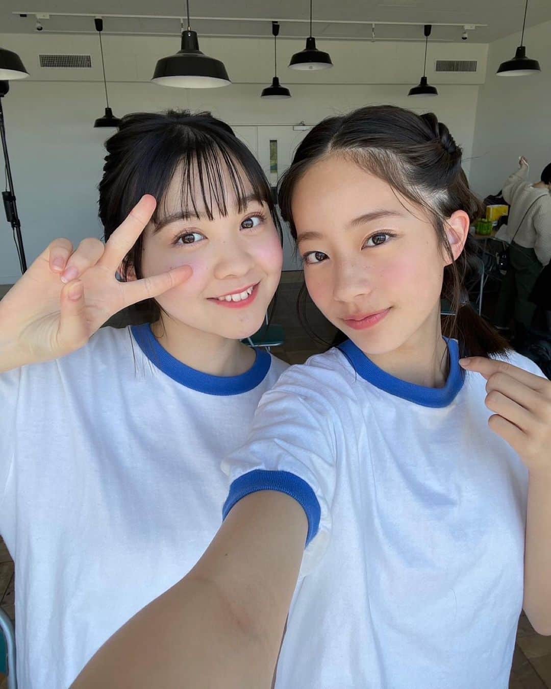 池端杏慈さんのインスタグラム写真 - (池端杏慈Instagram)「︎︎  ナツミと🥰  ニコラ7月号 ｢雨のりこえて始まる恋♡ ~7Daysヘアアレストーリー~｣のオフショ！  梅雨でも気分上がらないけど☔️🥹 かわいくてテンション上がるレイングッズをヘアアレストーリーとともにご紹介！  ぜひ自分のお気に入りグッズを見つけてみてね！  #ニコラ#nicola#ニコモ#ニコラ7月号発売中 #佐藤菜月海#ナツミ#池端杏慈#アンジ」6月10日 19時27分 - lespros_anji