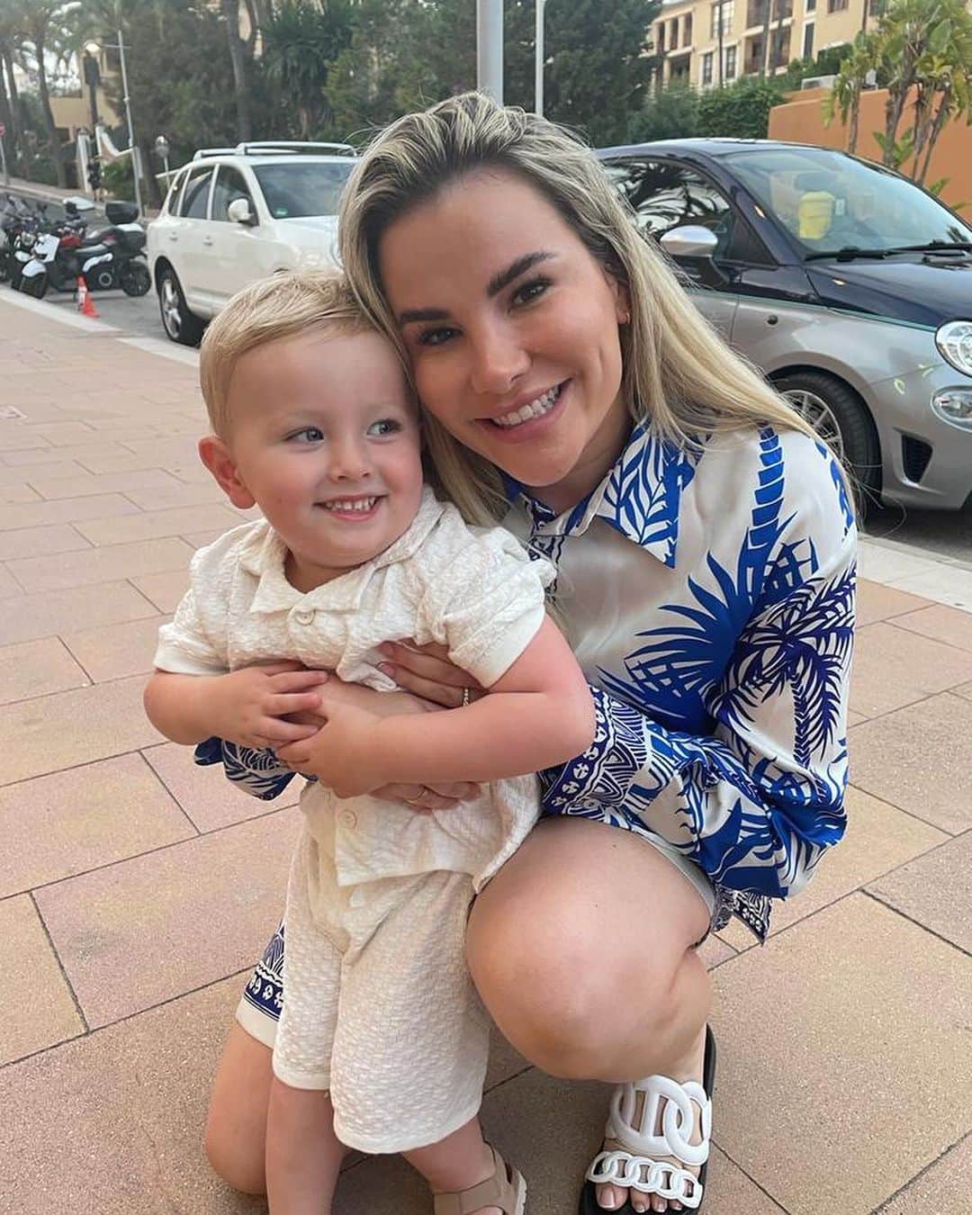 ジョージア・コウソウロウのインスタグラム：「First week of fun at our second home ☀️」