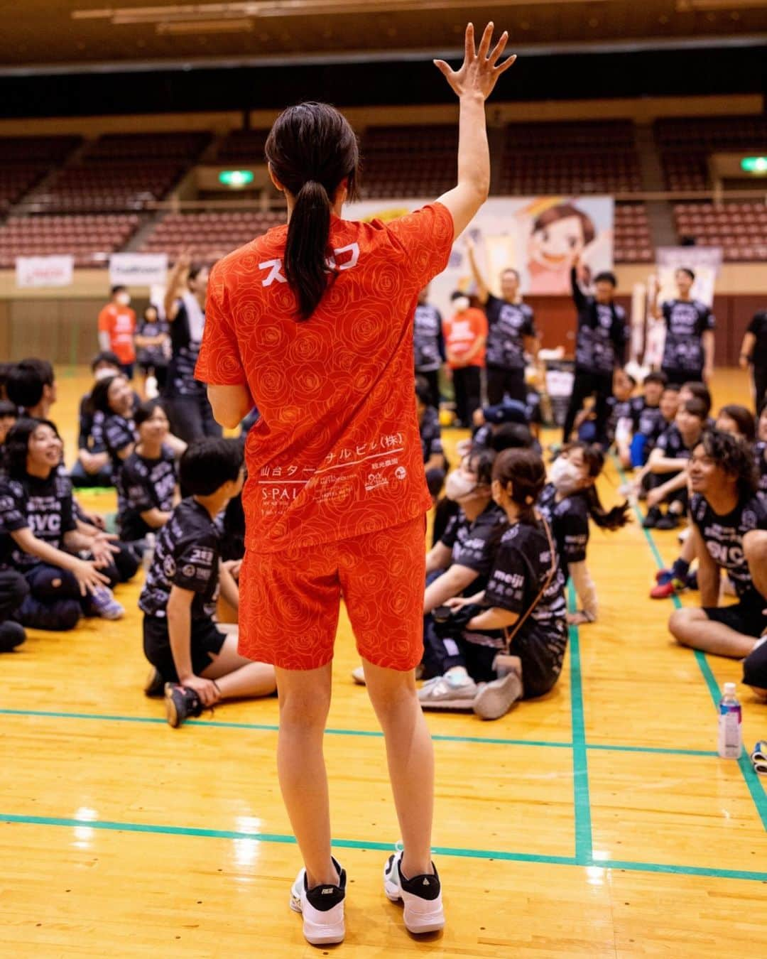 佐藤あり紗のインスタグラム：「2023.5.27 . . 🏐佐藤あり紗2個バレーボール大会 in仙台🏐 大会を一緒に盛り上げてくださるスポンサーのみなたん❤️ . ❤️SVC!  @svc__group  . 🔋日本エコライフ . 🚘Gulliver @gulliver_minamisendai  . 💉医療法人 豊生会むらた日帰り外科手術クリニック . 🏨🍓仙台ターミナルビル(株)  @spalsendai  @hotelmetropolitansendai  @stbl_fruitfarm  . 🏠深松組  . 🐮牛タン炭火利久　@rikyu_sendaieki  . 🍺株式会社ノムタベル @skt_arata @iki_iki.r @kurukurupaamachiyan @iroriyaki.sumirechan @maji_magicalcook  . 🐮司 . 🦅焼助 @yakisuke.official  @yakisuke_kokubuncho  . 🚘KADAN . 👷‍♂️LIGHT @light_seon  . 🦷あやし眼科クリニック @ayashigeleven  . 🚘空気の洗車屋さん @kuuki_nosenshayasan  . ⚽️ヴォスクオーレ仙台 @voscuore_sendai  . 🔧elevn . ⛩榴岡天満宮 @tsutsujigaoka_tenmangu  . 🏠株式会社佐元 @samoto1914  . 🍫Meiji  . ♨️夢実の国 . 🦀スギヨ @kanikama_sugiyo_official  . 👕TRES @tres_volleyball  . ⛩️石巻金藏寺 . 🍜麺匠一丞 @mensho_ichijo  . 🍽こだまのどら焼き @kodamadorayaki  . 👨‍🔧Lincronova @nagano_president  . 🍴HACHI @hachi.1979  . 💉たじー @taji1_2_3  . 👷‍♂️誠晃興業 @yuya7912  . 👂加茂耳鼻咽喉科 . 🔩トーアス販売  @n.fumi0327  . 🍅La fata @lafatafarm  . 🏠山一地所 . 🍺ほかぞの @nomidocoro_hokazono45  . ☕️ほの香  @honokacoffee.inc  . 🍽登喜和 @tokiwasoba  . 💄Balilaxe   @bali_laxe  . 💪🏻KATSUYAMA @shozankancocoil   ☎️NTT東日本 @ntteastofficial  . 🔋山形パナソニック @yamagatapanasonic  . 🏐TEAM i @teami_girls  . ⛽️サーラエナジー株式会社 . 🏐清健堂  . 🥃BARRACK LIFE @barracklife  . 🚘GTAUTO @g.t.auto  . 👨‍⚕️たいよう接骨院  . 🍱あめいろ食堂 . 🦷こうま駅前デンタルクリニック . 🥮Riyan @riyancrepe  . 🍰you &g @you_and_g.official  . . #佐藤あり紗スポンサー #仙台発祥　 #佐藤あり紗2個バレーボール大会スポンサー #宮城県盛り上げたい　#仙台盛り上げたい #スポンサー　#参加者募集中 #佐藤あり紗 #あり紗組」