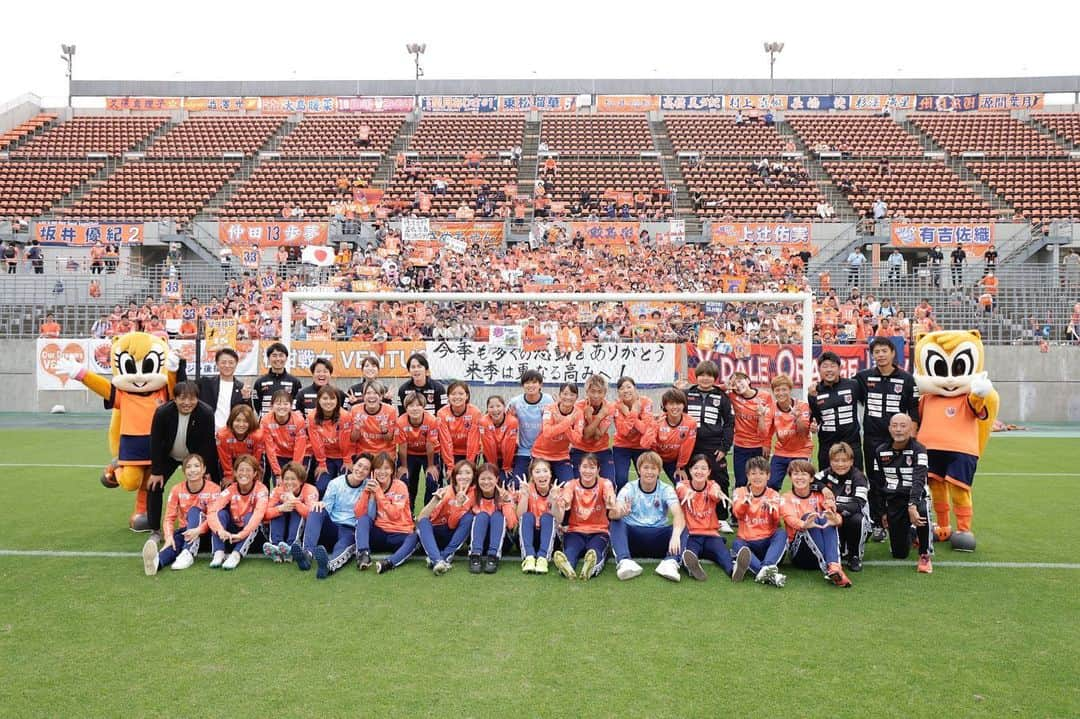 五嶋京香のインスタグラム：「・2023/06/10  1年間ありがとうございました。  大宮、最高です。  来季は更なる高みへ！！  個人としてはこの1年間何も力になれず一文字であらわすと「悔」でした。 大怪我を乗り越え復帰し力になれるように明日からまた頑張ります。  #1年間応援ありがとうございました  #来季は更なる高みへ  #オフシーズンは  #リハビリに専念します」