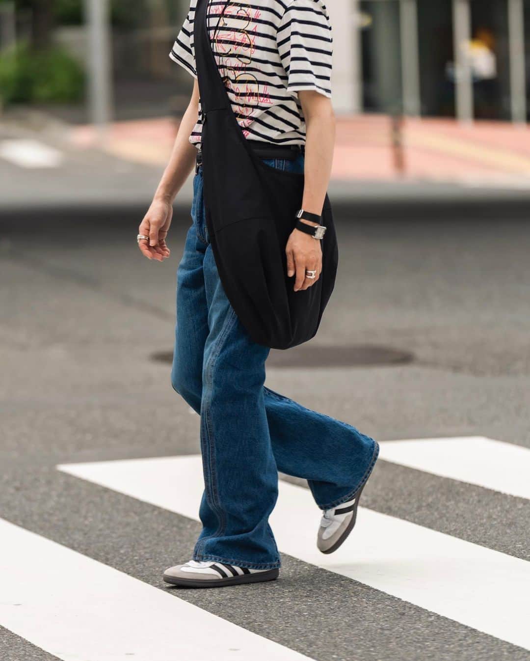 Ryoさんのインスタグラム写真 - (RyoInstagram)「casual outfit 👖 珍しくコンパクトな高島👦  夏は、Tシャツにデニムのシンプルなスタイリングが似合う男になりたい💪  @nvrfrgt_official 別注のデニムを再販します🙋‍♂️明日からです。  これぐらいクセのあるデニムは、夏のスタイリングに活躍してくれるはずです👖  t-shirt : @khoki146  pants : @nvrfrgt_official for @plus81.official  sneaker : @adidasoriginals  bag : @the_clesste  necklace : @masu_officialaccount  belt : @the_clesste   —————————————— Ryo Takashima ⚪︎Youtube : Ryo Takashima で検索🔍 ⚪︎select shop  → @plus81.official  ⚪︎brand → @the_clesste  ——————————————  #clesste #nvfgt  #khoki #adidas  #masu #nickgear #穿配不重样 #每日穿搭 #日系穿搭 #我最爱的服装品牌」6月10日 19時39分 - ryo__takashima