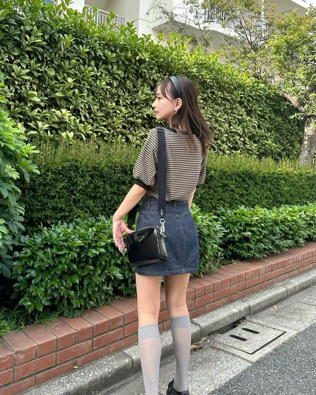 平尾優美花（ゆみちぃ）さんのインスタグラム写真 - (平尾優美花（ゆみちぃ）Instagram)「自由が丘でかわいいカフェ見つけた☺︎ コーヒーもテリーヌも美味しくて店内可愛いくて、作業もしやすくってついつい長居☕️  この日のトップスは #classicalelf のもの。  サイズはあえてMにしてゆとりをもって華奢見えを狙ってます🐈🌹 カラーも種類豊富だったし、パンツに合わせても絶対かわいい〜！  @shoplist_official  今回、着用したアイテムの商品検索IDはこちら❤︎ SHOPLISTのサイトで検索できるよ^ ^ 【WZ000003903】  #SHOPLIST#SHOPLIST購入品#148cmコーデ#低身長コーデ」6月10日 19時50分 - hirao_yumika