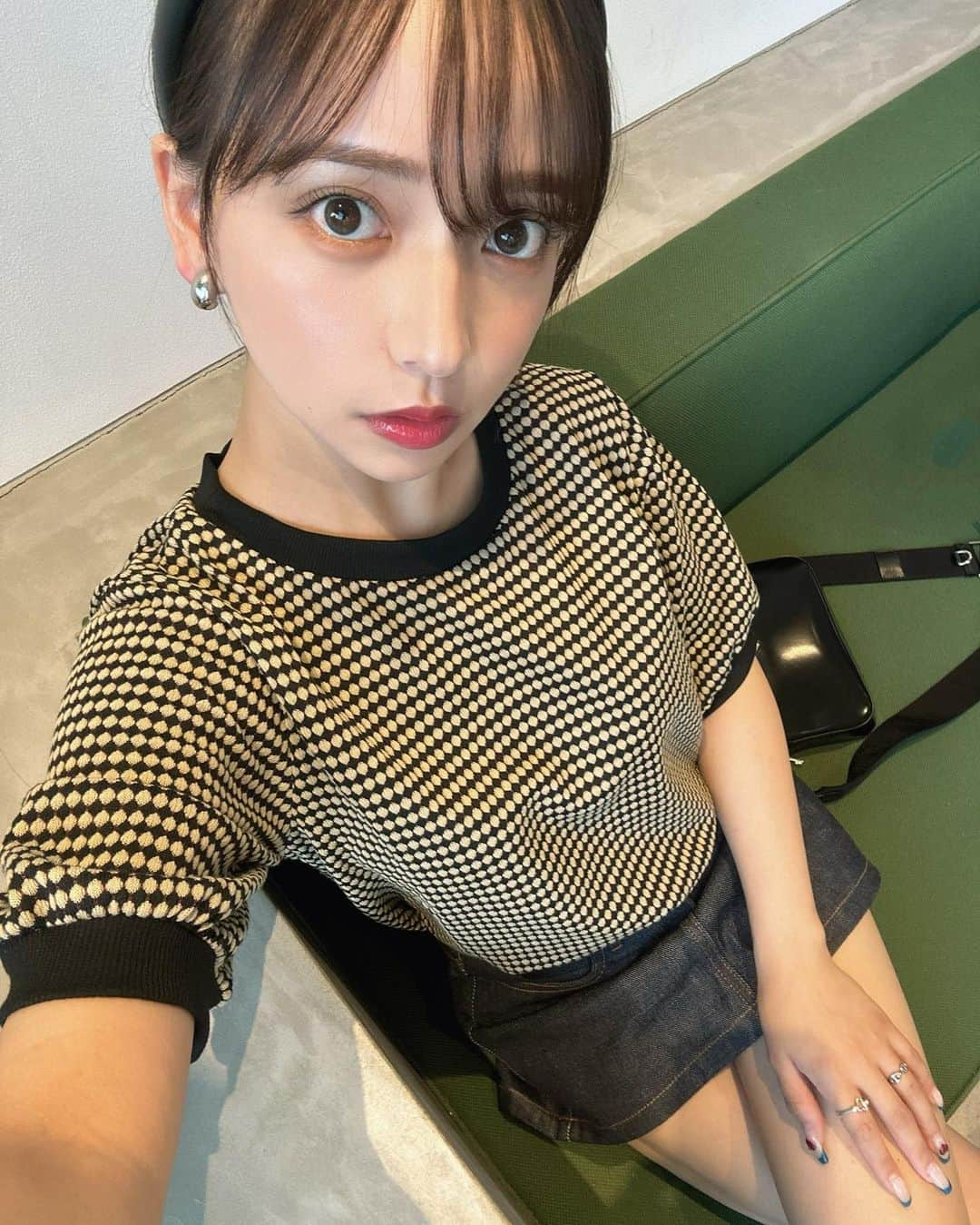 平尾優美花（ゆみちぃ）さんのインスタグラム写真 - (平尾優美花（ゆみちぃ）Instagram)「自由が丘でかわいいカフェ見つけた☺︎ コーヒーもテリーヌも美味しくて店内可愛いくて、作業もしやすくってついつい長居☕️  この日のトップスは #classicalelf のもの。  サイズはあえてMにしてゆとりをもって華奢見えを狙ってます🐈🌹 カラーも種類豊富だったし、パンツに合わせても絶対かわいい〜！  @shoplist_official  今回、着用したアイテムの商品検索IDはこちら❤︎ SHOPLISTのサイトで検索できるよ^ ^ 【WZ000003903】  #SHOPLIST#SHOPLIST購入品#148cmコーデ#低身長コーデ」6月10日 19時50分 - hirao_yumika