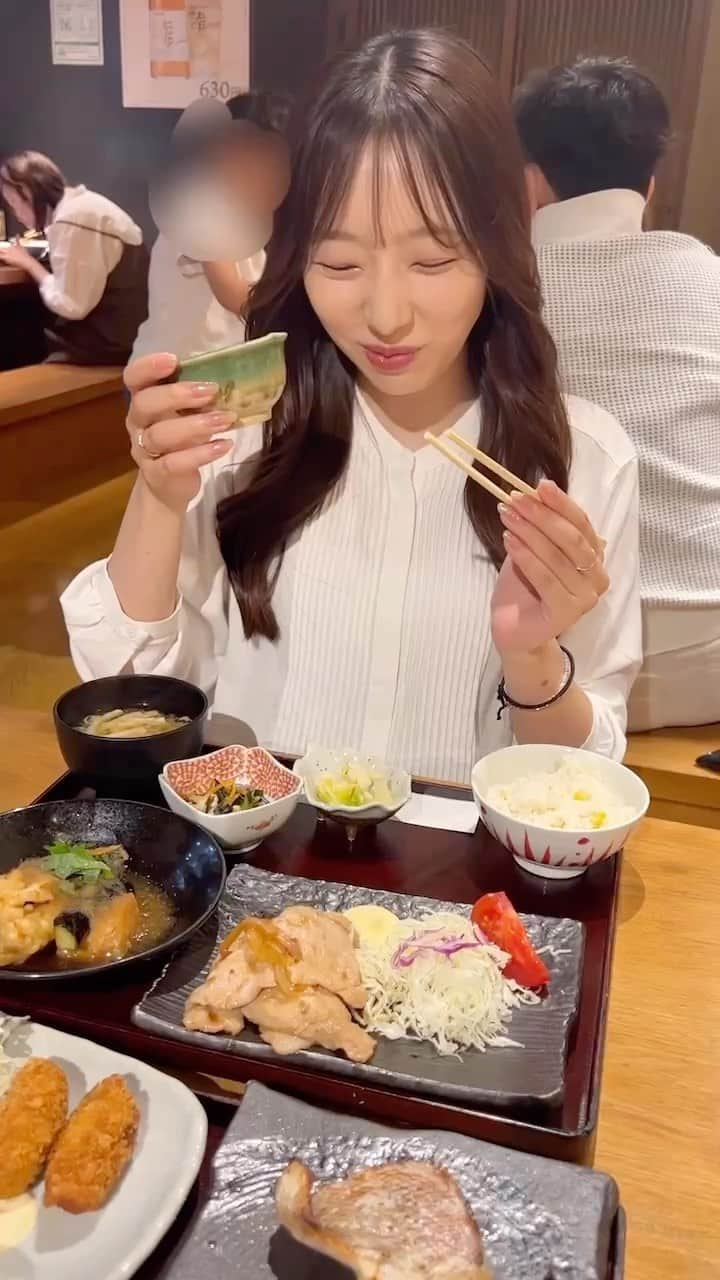 菅真鈴のインスタグラム：「⁡ . ⁡ 『寅福』 ボリューム満点の美味しい定食屋さん✨ かまど炊きのご飯がなんとおかわりできちゃう🥺 案の定おかわり頂いて、 お姉ちゃんと半分こ笑 ⁡ メニューもどれも美味しそうで めちゃくちゃ悩みました😌 ⁡ 和食、定食屋さんなどなど いいところあったら教えて欲しいな🙇‍♀️ #寅福 #まりりんの食」