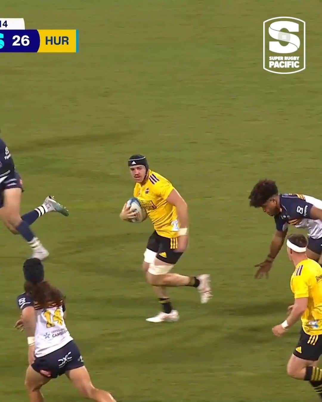 Super Rugbyのインスタグラム：「SWEET 60m!  @devanflanders with a COLOSSAL run and try 😤  #BRUvHUR #SuperRugbyPacific #WelcomeToYourSuperStage」