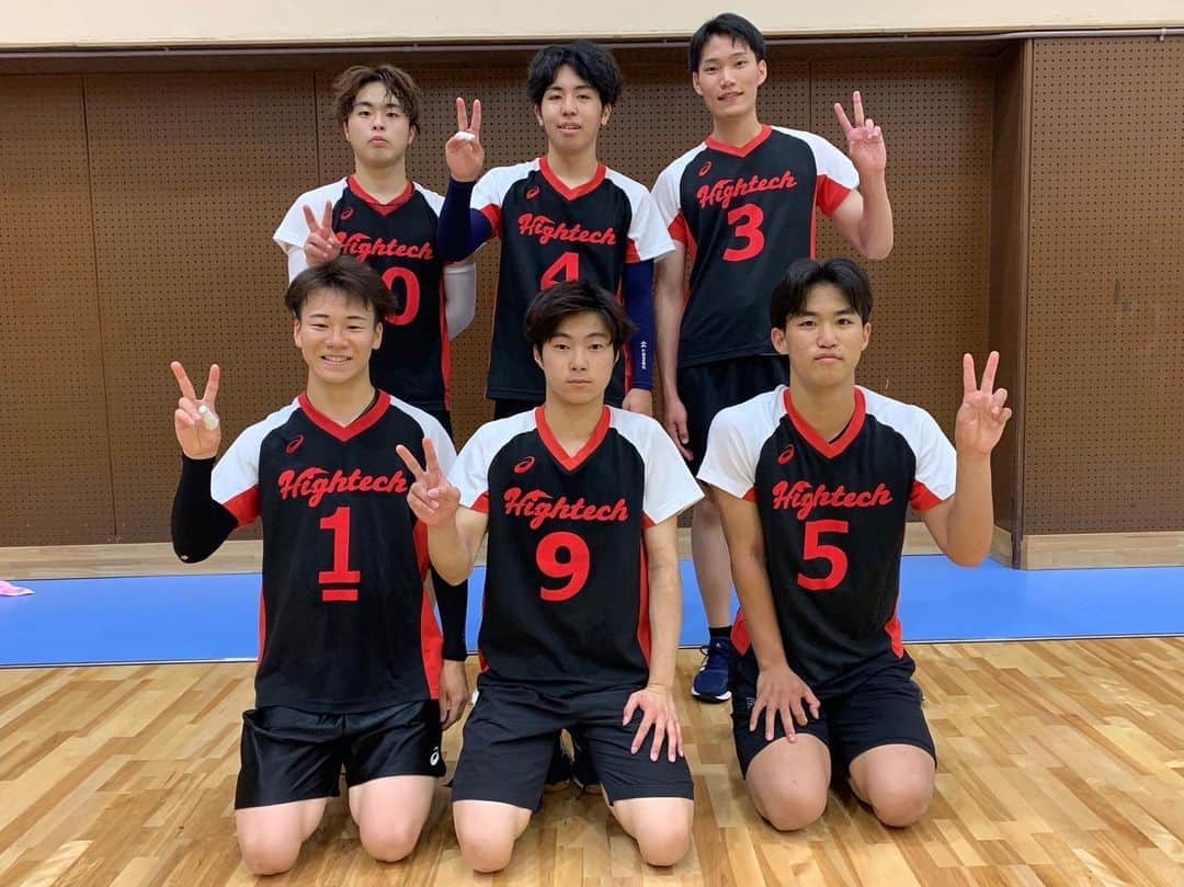 [公式]大阪ハイテクノロジー専門学校さんのインスタグラム写真 - ([公式]大阪ハイテクノロジー専門学校Instagram)「大阪ハイテク男子バレーボール部は、夏の全国大会関西予選会に出場し1勝を上げることができました👏👏👏ギリギリの人数でよく頑張りました、新入部員募集中🏐✨  #大阪ハイテク #専門学校 #医療 #スポーツ #バイオ #再生医療 #人工知能 #授業 #実習 #アスレティックトレーナー #鍼灸師 #柔道整復師 #臨床工学技士 #バイオ技術者 #AIエンジニア #新大阪 #高校生 #部活 #バレー部」6月10日 20時02分 - osakahightech