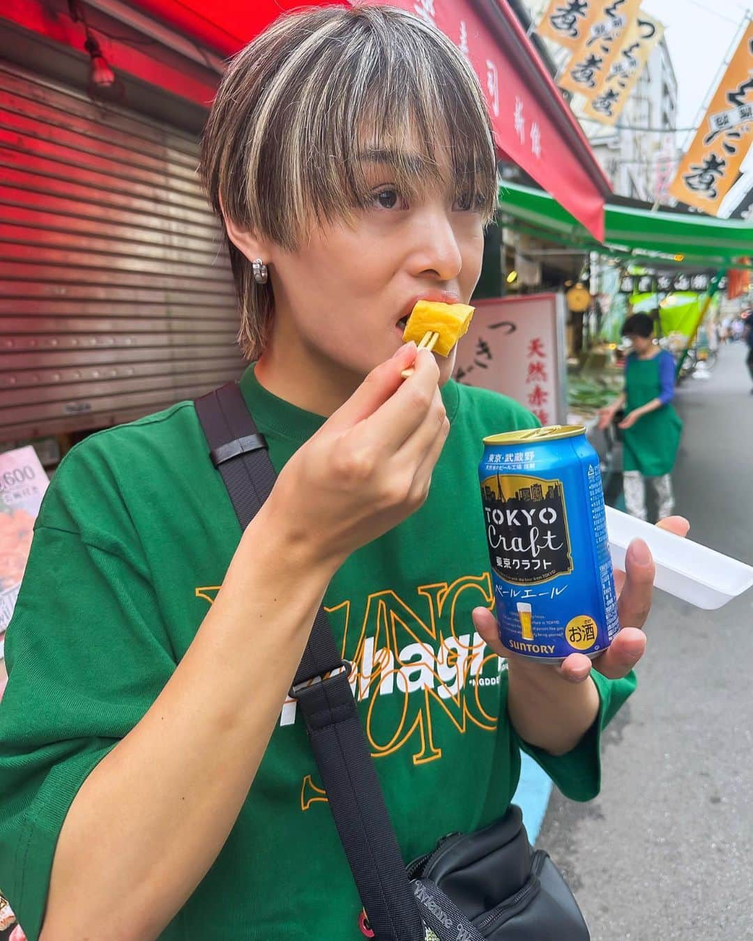 ゆうやのインスタグラム：「朝から飲み食い最幸 #マグロ漁船 #ディープブルー」