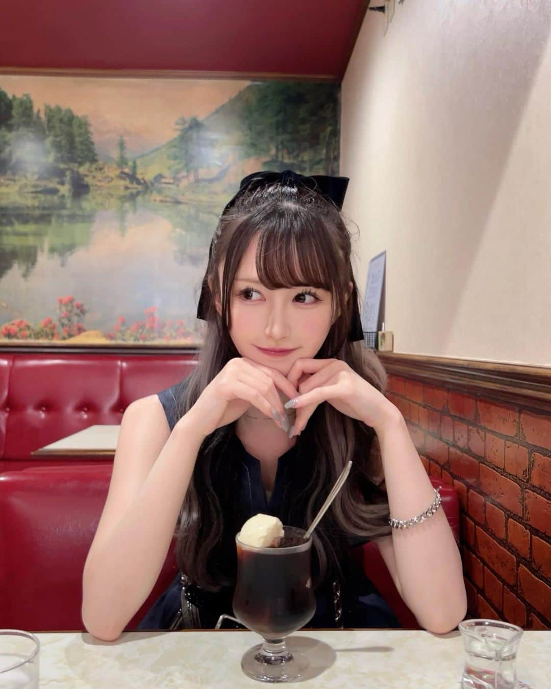 山本望叶のインスタグラム：「コーヒーフロートとみかにゃん ☕️♪」