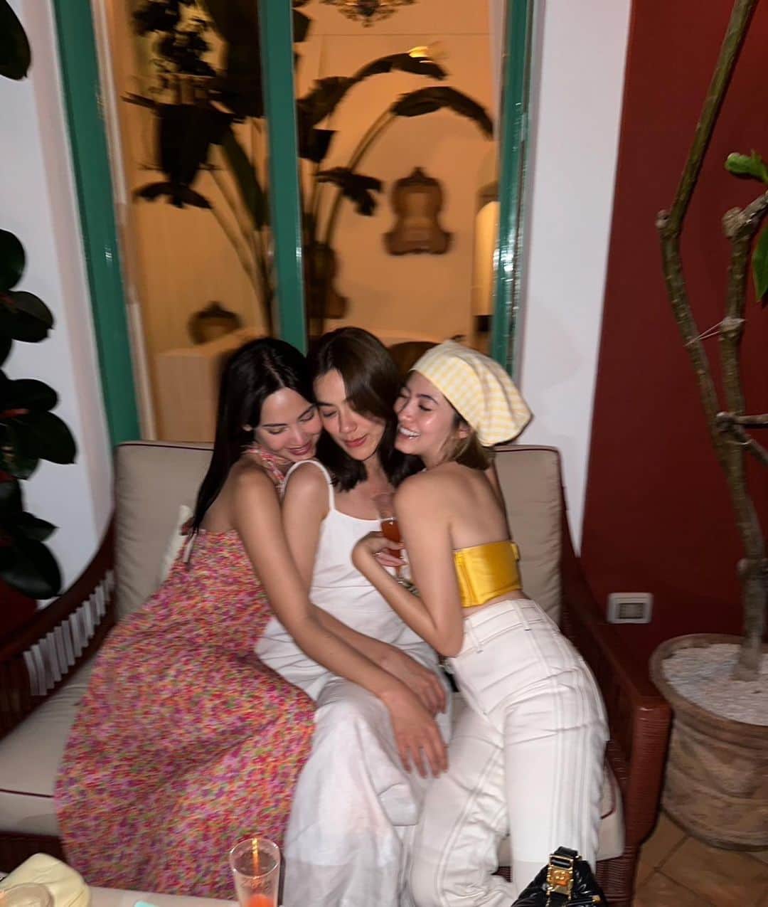 マギー・ラースリー・バーレンシエガーのインスタグラム：「That blurry night 💛」