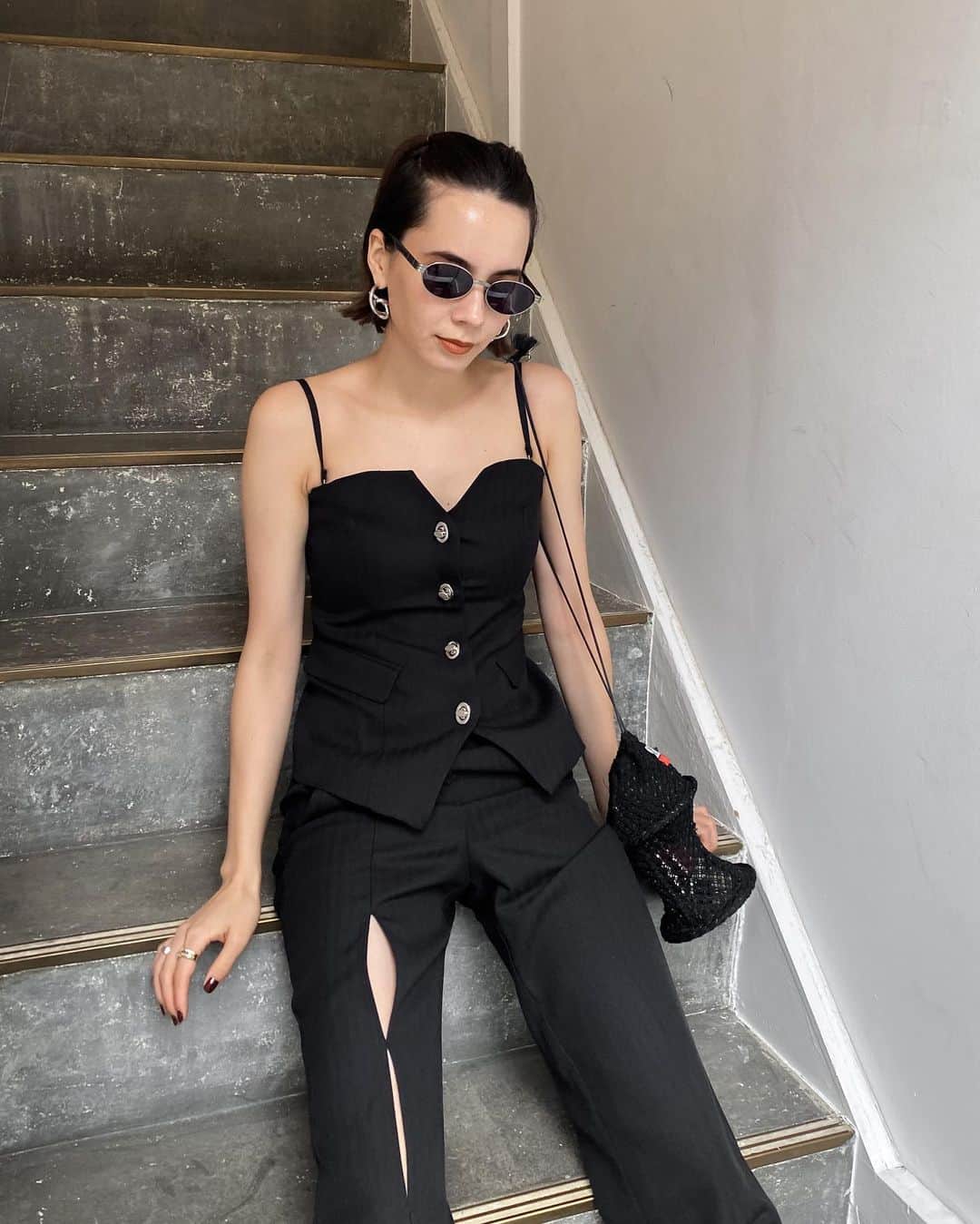 マリークレアのインスタグラム：「Today’s  #marieclaire_fashion_  Black style🖤」