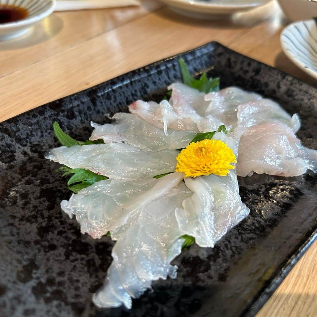 世手子さんのインスタグラム写真 - (世手子Instagram)「The best Izakaya where you can eat fresh seafood🦑🐟🦐 Please visit once in your life👍👍👍 A delicious restaurant I want to visit again🐡🦪 @tanashi.gyokou #田無漁港直売所 最高💖 新鮮な魚介類が全て楽しめるお店です\(//∇//)\ #人生で一度 は行って欲しいお店(*☻-☻*) #伊勢海老のお造り  #フグ刺し  #アオリイカのお刺身  雲丹も素晴らしかった( ^ω^ ) #生牡蠣 も楽しめます(*´ー｀*) これまた面白メンバー楽しかったwww #お寿司 #すし #グルメ #寿司 #東京グルメ #泳ぎイカ #活イカ #海鮮 #ドタバタ育児  #二児のママ  #2児育児 #赤ちゃんのいる暮らし  #3歳男の子 #3歳差育児  #二児の母 #二児ママ  #ママシンガー  #二児育児 #2児ママ #2児のママ #赤ちゃんのいる生活 #カラキャス」6月10日 20時18分 - rojide