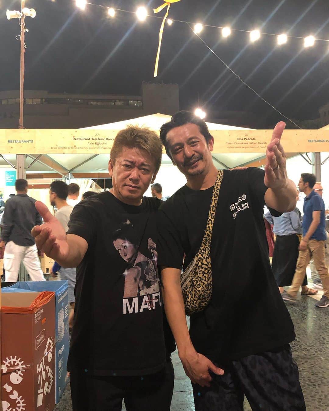 石塚啓次のインスタグラム：「おいでらっしゃい！ からのすぐに 行ってらっしゃい！ 経由地バルセロナで一瞬飲めました！ ありがとうございました！ ポーズ間違えました(２,3枚目) @takapon_jp   #石塚啓次 #YouTube #宵宵祇園  #yoiyoigion  #ブエナビスタデポルテ #buenavistadeporte #バルセロナ」