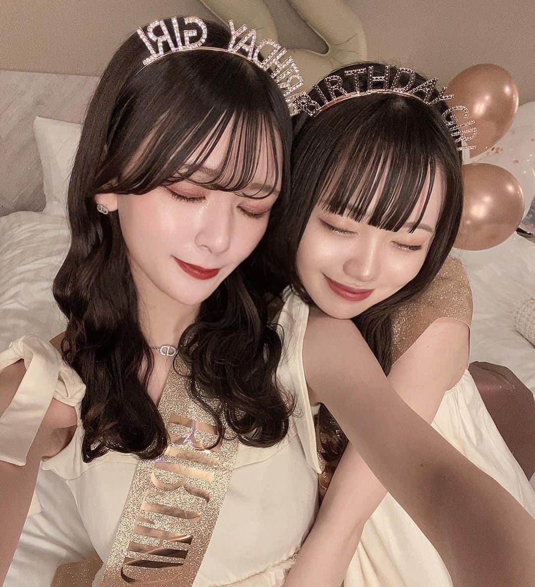 紗彩さんのインスタグラム写真 - (紗彩Instagram)「birthday girl✨  って事です2人とも5月だったので、準備楽しかったね🥂♡  ひょこんとすず|˙-​˙))  .  #誕生日サプライズ #ホテルステイ#ホテル女子会#ホカンス#サプライズ #バースデー #誕生日プレゼント #ホテルライク #フレンチガーリー #淡色女子 #shein購入品 #shein #バルーン #サプライズプレゼント #誕生日ケーキ #fff#lfl#likesforlike #いいね返し #横浜ホテル#ホテルラウンジ #ギフト#ホワイトコーデ #カラコン #カラコンレポ#自撮り#birthday #fff#lfl」6月10日 20時21分 - _saya_523