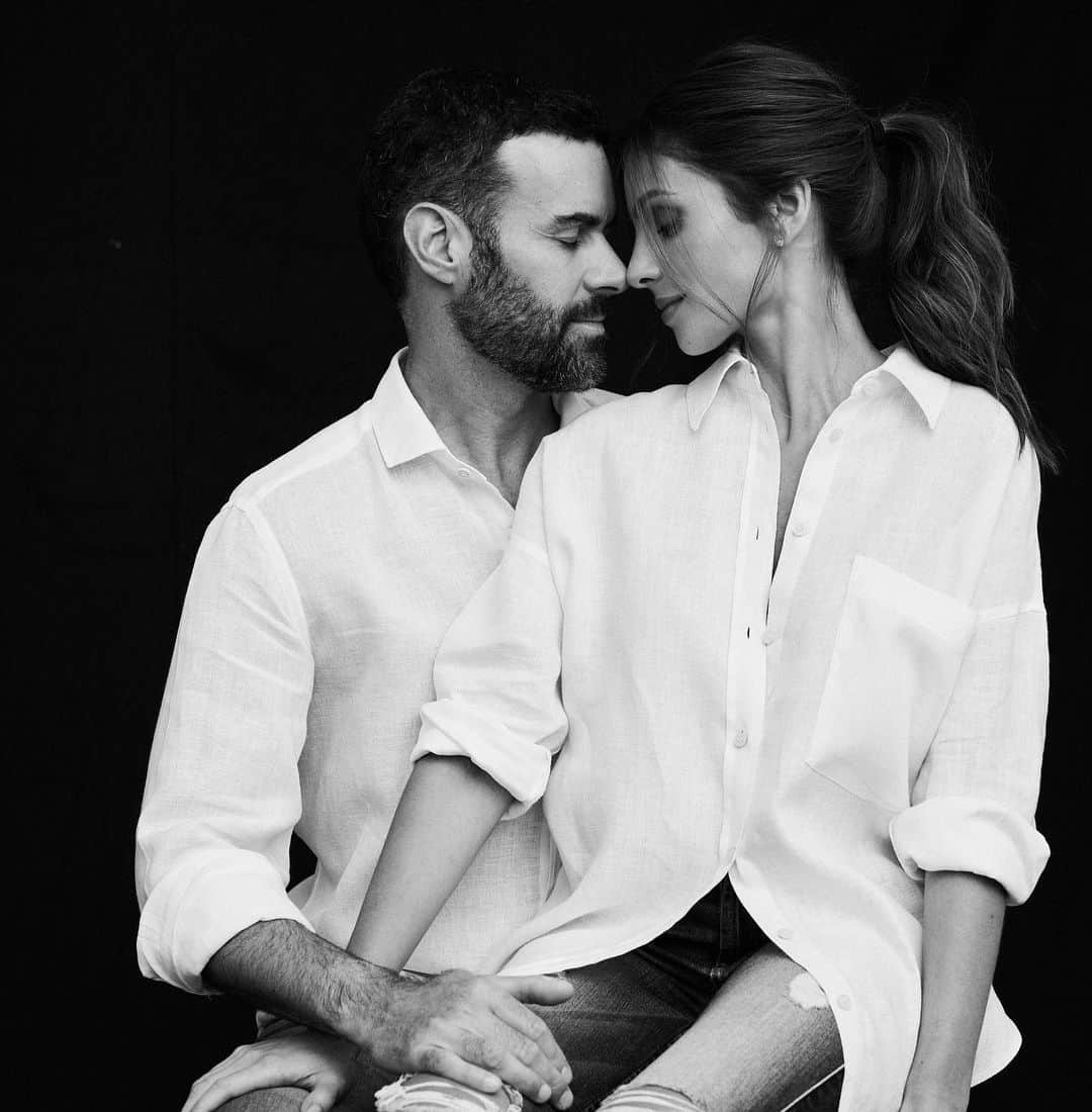 カロリーネ・セリコのインスタグラム：「Meu amor, hoje celebramos mais que seu aniversário, celebramos a sua vida! Desde o dia que te conheci, sei o quanto você ama a vida, o quanto você a vive de forma leve e alegre, como deve ser. E vejo nos seus olhos a bondade que transborda do seu coração puro e carinhoso. Quero deixar aqui meus desejos para mais um ciclo cheio de saúde, alegrias, paz, prosperidade, sabedoria e muito amor! Que Deus esteja com você, abençoando em cada momento! Estaremos juntos, e eu especialmente ao seu lado, para conquistarmos sonhos e vivermos o melhor dessa vida! Te amo, demais!  Happy Birthday 🎈🤍  #CaCelicoFamily」