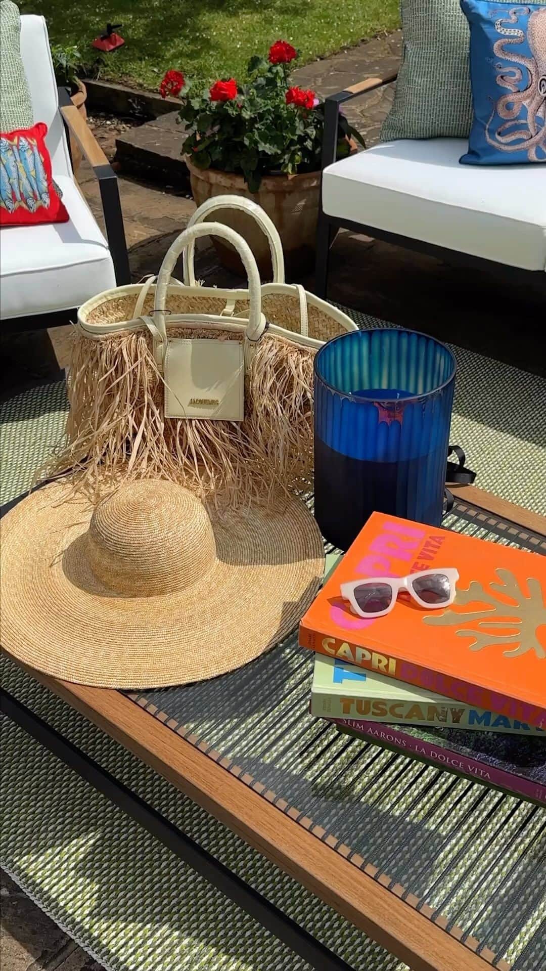 Harrodsのインスタグラム：「That moment when the sun comes out ☀️ Park up outside for all-day aperitivi – a chilled glass of rosé, a stash of nibbles – plus plenty of SPF. Head to our link in bio for more alfresco inspo.  #Harrods」