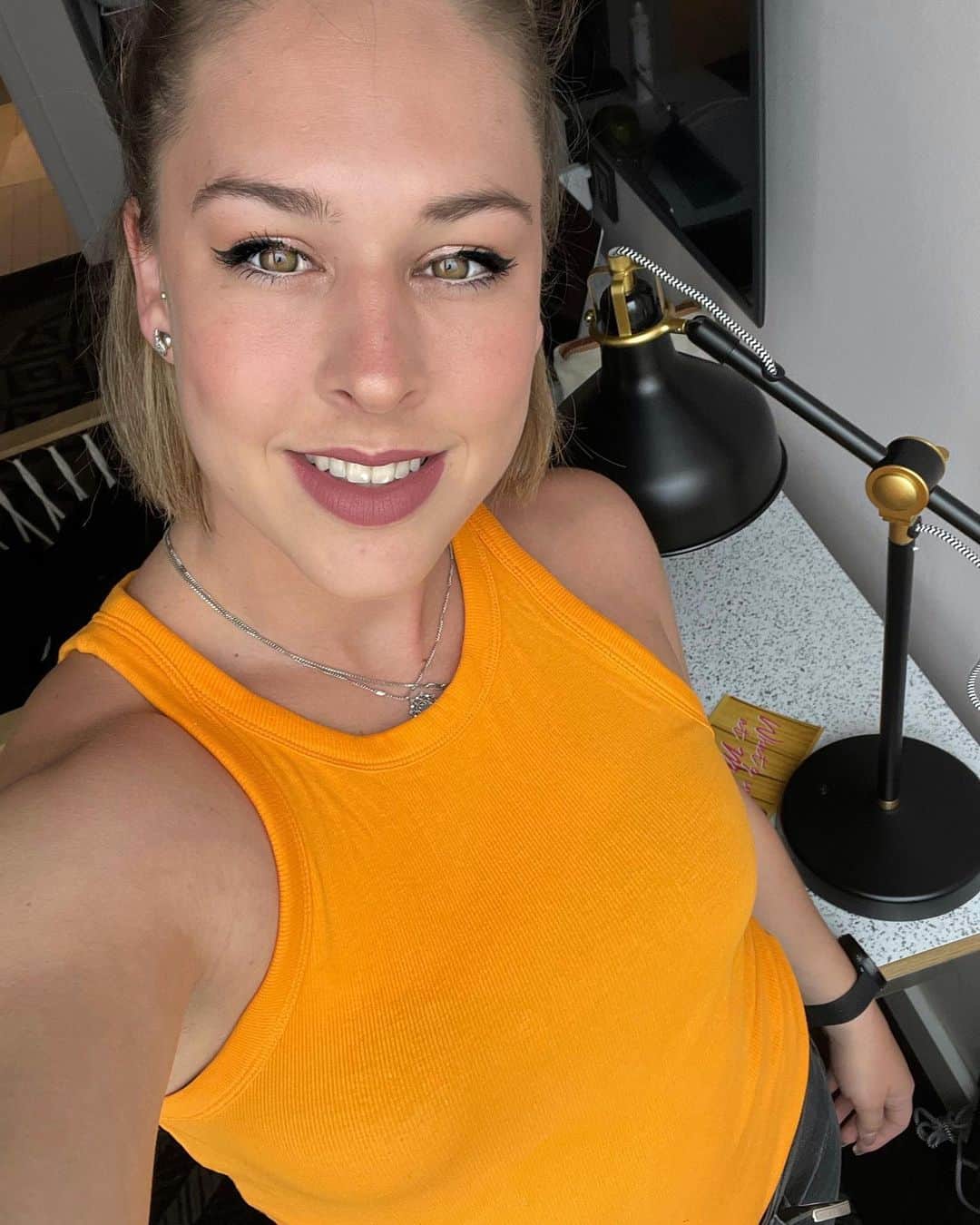 ジウリア・シュタイングルーバーのインスタグラム：「🧡🖤🧡」