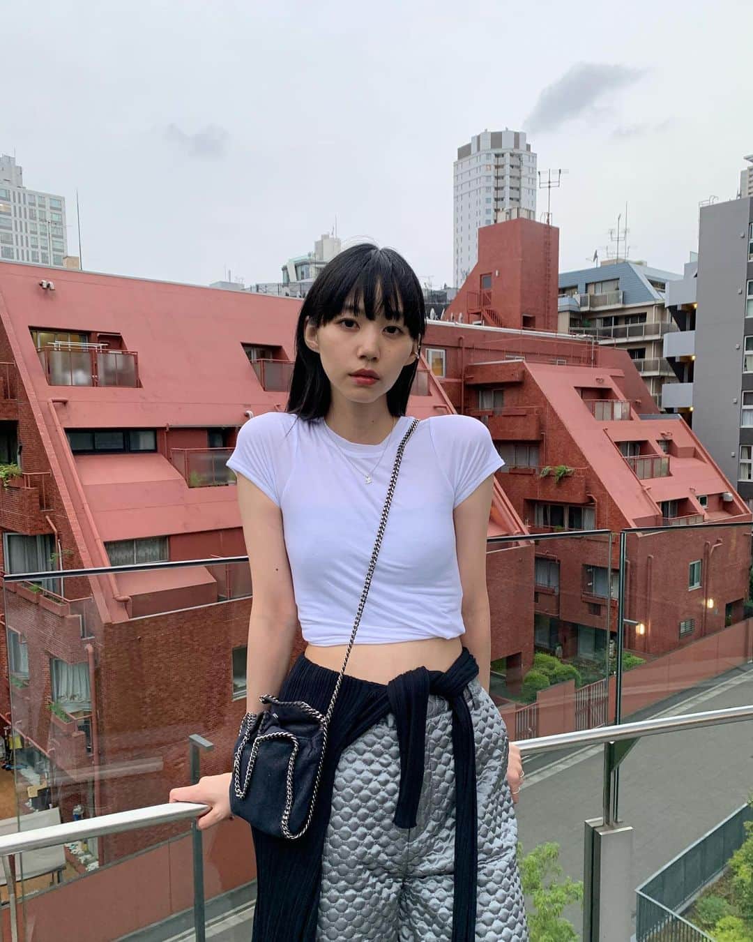 Shiho Sasakiのインスタグラム：「白Tって最高🤍  #夏服」