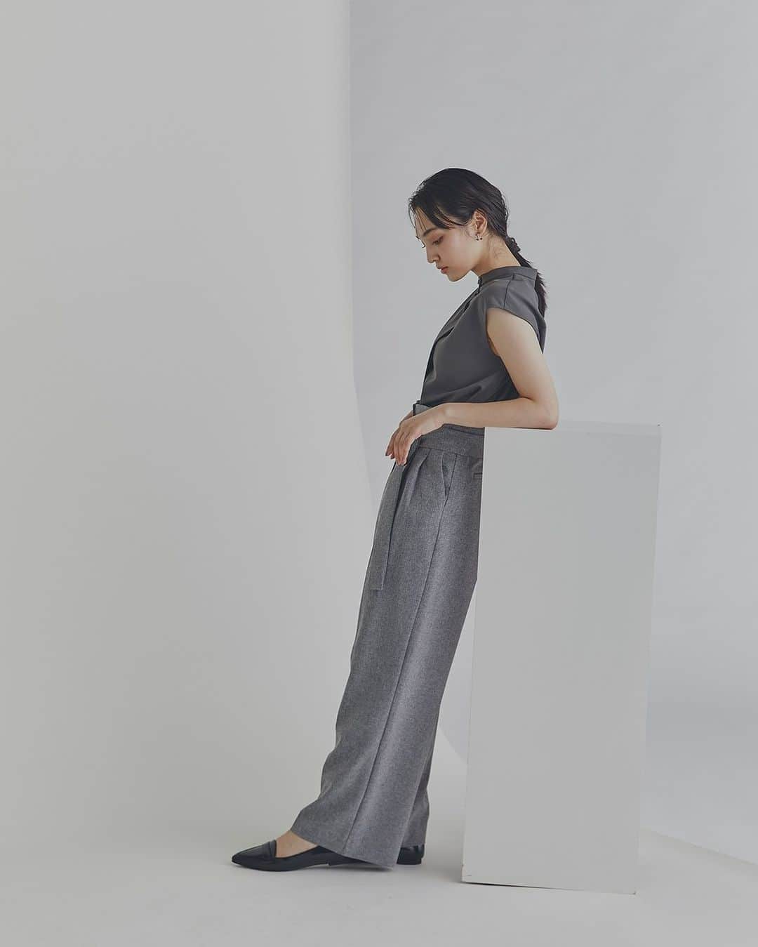 NATURAL BEAUTY BASICのインスタグラム：「fine product 8  今シーズン大人気で追加生産がかかった NBB名品8アイテムをピックアップ！  ✔ハイウエストベルテッドパンツ ¥9,900 tax in color:杢グレー(追加生産)/クロ(大好評発売中) size:S/M #0173130411 追加生産予約 7月上旬-中旬入荷予定  #人気アイテム #追加生産  #パンツ #ハイウエストパンツ #ワイドパンツ #グレーパンツ #グレー #夏先取り #夏コーデ #初夏 #お出かけコーデ #カジュアルコーデ #オフィスコーデ #オフィスカジュアル #通勤コーデ #大人可愛い #カラーコーデ #着回しコーデ #きれいめカジュアル #大人カジュアル #ベーシックコーデ #ベーシック #ナチュラルコーデ #トレンドスタイル #シンプルコーデ #ナチュラルビューティーベーシック #naturalbeautybasic」