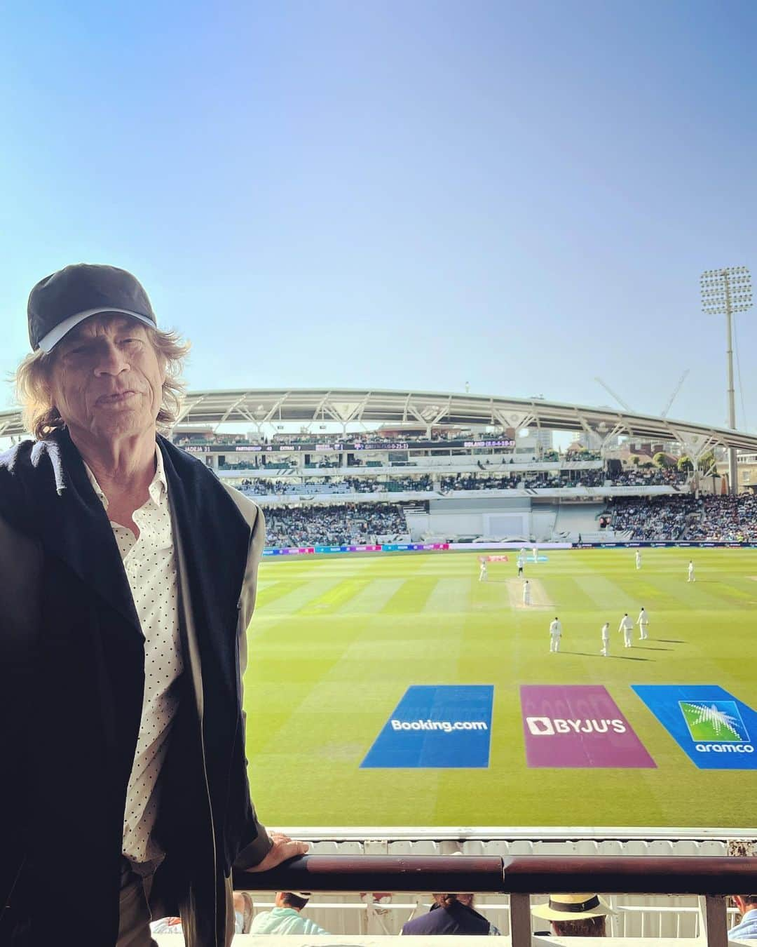 ミック・ジャガーのインスタグラム：「Enjoying watching the test final - India V Australia!」