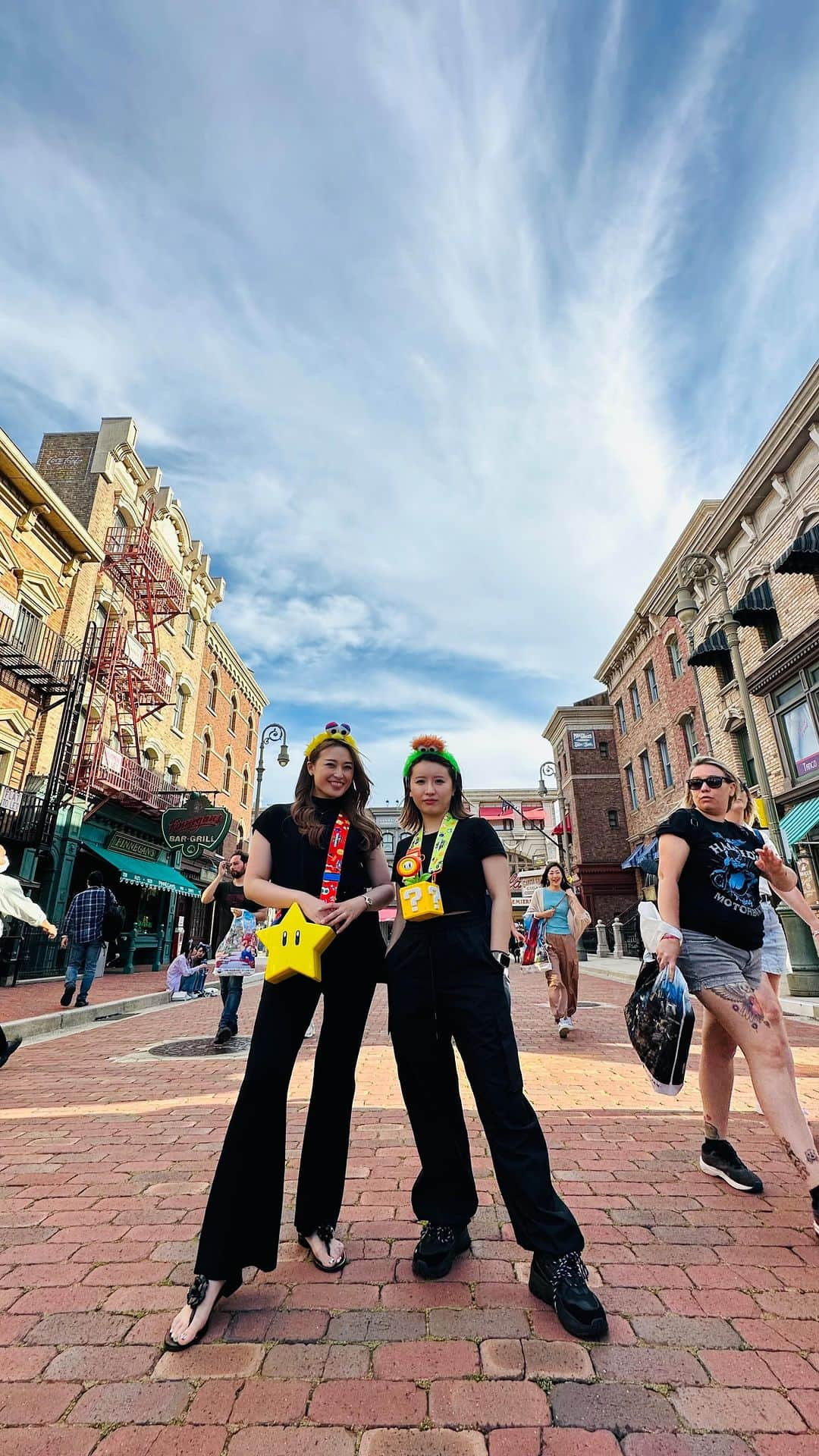 神田藍香のインスタグラム：「USJ🌎⭐️ ⁡ 久しぶりのかれんちゃんと大阪旅🗺 まぢ整形、体調不良、旅行の場所と日にち、、、 色んなことが同じ過ぎて ほんとにいつもびっくりするんだよね😂🩵 生き別れの姉妹か？ってくらい同じw ⁡ ずっと喋り尽くしてて楽しすぎた2日間でした🫰🏻💗 ⁡ ⁡ ⁡ ⁡ ⁡ ⁡ .」