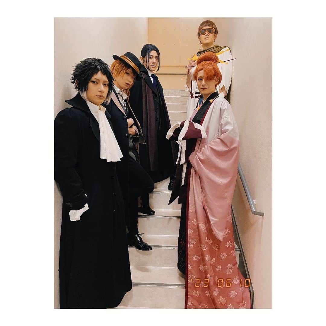 夢月せらのインスタグラム：「舞台【文豪ストレイドッグス 共喰い】  大阪公演2日目、配信もありがとうございました🌸  明日で大阪公演もラストです。  ポートマフィア一同、ヨコハマでお待ちしております🍁🌸」