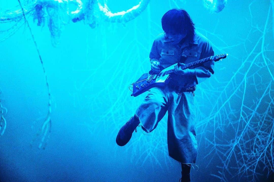 ミヤ のインスタグラム：「新EP「Automata」発売まで   ꧁ 　あと4️日　꧂   発売日まで毎日1人ずつ パーソナルインタビューを掲載🐶   ••⊱┈ 第1弾：ミヤ ┈⊰••   #PetitBrabancon ミヤが語るEP『Automata』 「このメンツってやれることが幅広い」   https://www.barks.jp/news/?id=1000235231」
