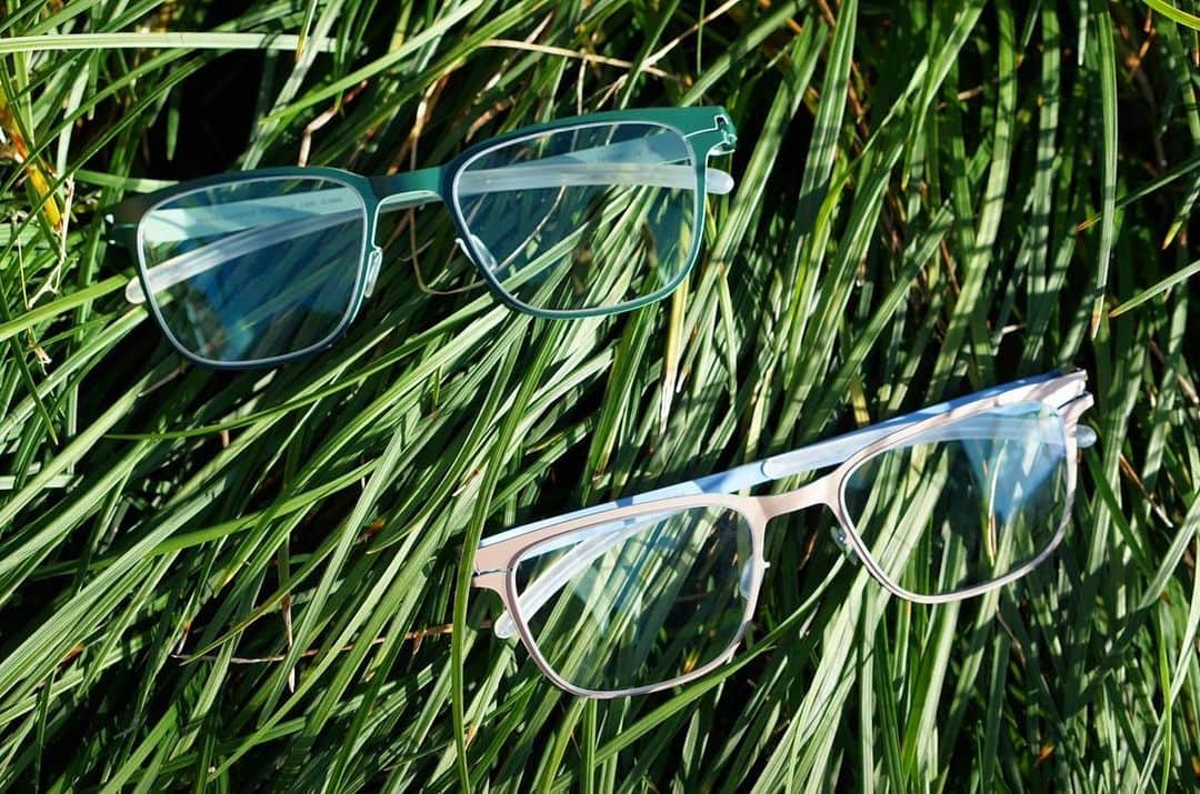 MYKITA SHOP TOKYOのインスタグラム：「【No.1 Collection ”CLARENCE”】  シンプルなスクエアシェイの“CLARENCE”ですが、 よく見ていただくと表面、裏面とでカラーを塗り分けているユーモア溢れるモデルです。  No.1 Collection “CLARENCE“  CLARENCE" is a simple square-shape model, If you look closely, you will see that the front and back sides are painted in different colors, which gives this model a sense of humor.  #mykita  #mykitano1  #eyewear  #eyewearfashion  #メガネ  #マイキータ」