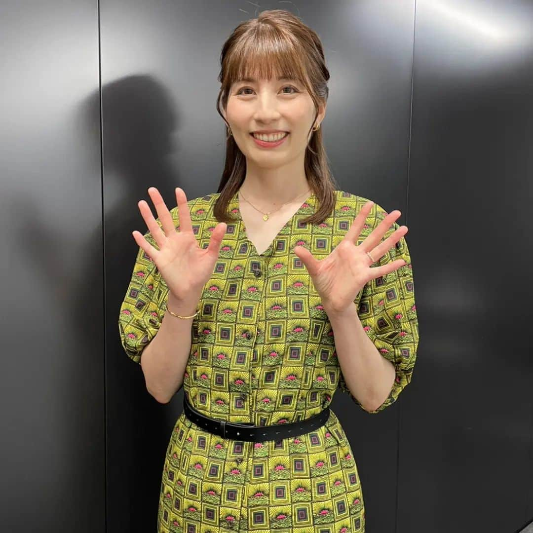 千種ゆり子のインスタグラム：「とある日の撮影📸 . . . 自分ではあまり着ないような衣装を選んでいただきました🤍」