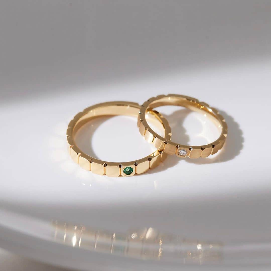 ヴァンドーム青山さんのインスタグラム写真 - (ヴァンドーム青山Instagram)「.  【 VENDOME AOYAMA BRIDAL 】 Personalized Marriage Ring  アニバーサリーストーン（誕生石）をメインストーンとしてお選びいただける<パーソナライズドマリッジリング> 幅・素材・仕上げ・アニバーサリーストーンを組み合わせ、お好みのリングに仕立てていただけます。  イエローゴールドは華やかでファッションリング感覚で楽しめます。 程よくカジュアル感のあるデザインは、結婚指輪、ペアリングやアニバーサリーリングにもおすすめ。  ▼ヴァンドーム青山ブライダルのインスタアカウントがスタートしました。是非チェックしてください！ @vendomeaoyama_bridal   #vendomeaoyamabridal #ヴァンドーム青山ブライダル #vendomeaoyama #ヴァンドーム青山 #パーソナライズドリング　 #ペアリング #pairing  #アニバーサリーリング  #誕生石 #バースデーギフト  #婚約指輪 #エンゲージリング #結婚指輪 #マリッジリング #プロポーズ　#プロポーズリング #プレ花嫁 #プレ花嫁準備 #プレ花嫁さんと繋がりたい #ブライダルフェア #結婚準備 #結婚記念日  #結婚指輪探し #婚約指輪探し #2023夏婚 #2023秋婚」6月10日 21時16分 - vendomeaoyama_official