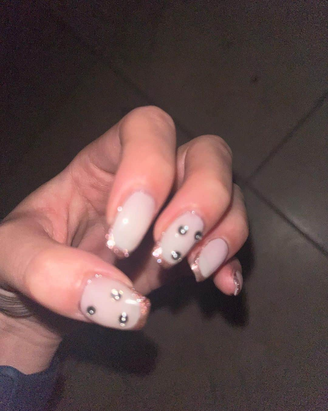 奥野莉瑛子のインスタグラム：「pink × glitter nails 💖💖」