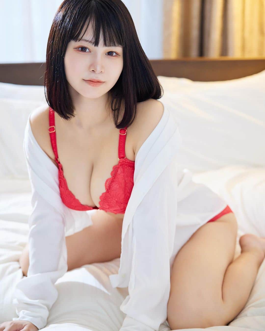 日向かえでのインスタグラム：「土曜だし、夜更かししちゃおう  #ポートレート #インスタグラビア #グラビア #下着 #水着 #カメラマン  #エスワン #日向かえで #自撮り女子 #like4likes #likeback #followbacks #follow4folow」