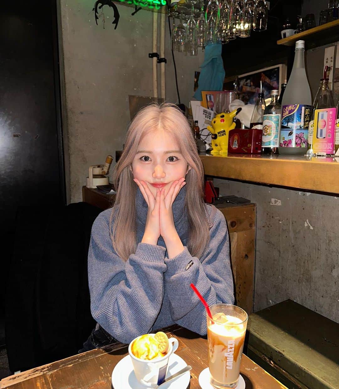 のインスタグラム：「やっぱシルバーヘアやでぃ🫶🏻💙 #カフェ巡り #カフェ好きな人と繋がりたい #ハイトーンカラー」