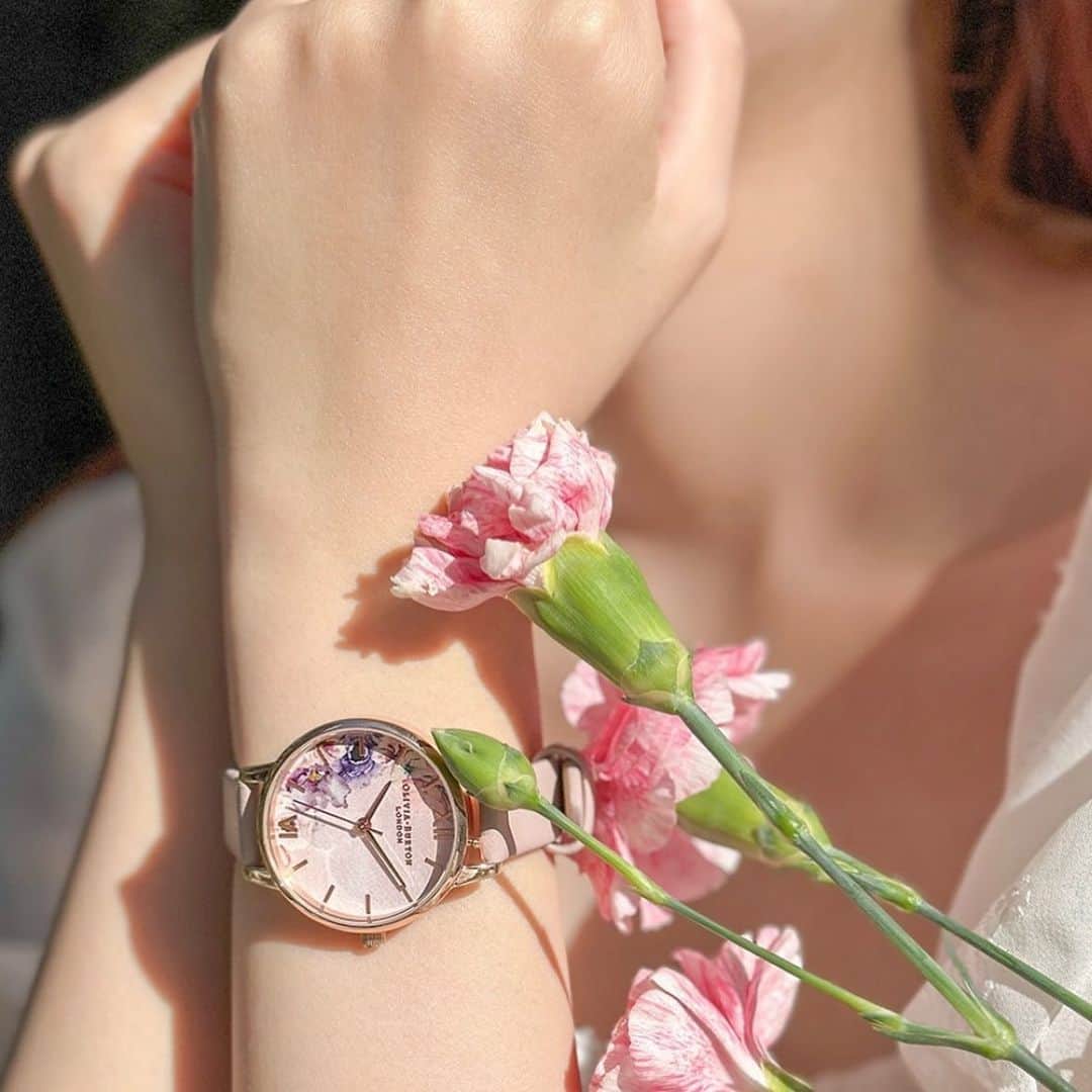 佐保里さんのインスタグラム写真 - (佐保里Instagram)「めたくた可愛い時計⌚︎😻 可愛い時計を付けてると、腕を見るだけでテンションが上がるので最高です☺️  似合ってますか？🥺  #oliviaburton #オリビアバートン #オリジョ #オリビア女子」6月10日 21時13分 - kawausosuki0513