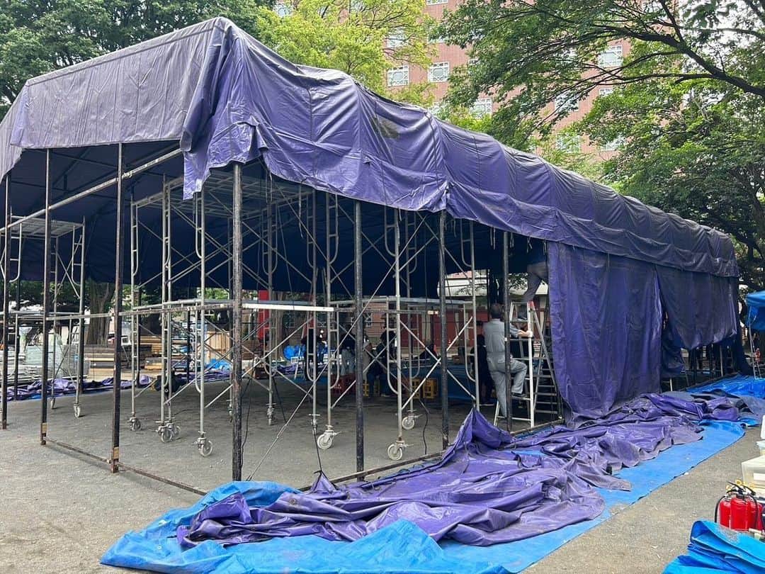 若林美保さんのインスタグラム写真 - (若林美保Instagram)「いよいよ本日より開幕！！ 花園神社に紫龍テントを建てての公演です。 ゼロから作り上げて、そこで公演するということに、なんともいえない気持ちがジワジワと湧き起こっています。 是非見届けて下さいませ✨  パンフレットもステキです＼(^o^)／  6/11〜26花園神社境内 特設紫テント 新宿梁山泊第74回公演 「少女都市からの呼び声」 毎夜 開場19:00/開演19:30 ※6/15,22休演 【チケット予約】 https://www.quartet-online.net/ticket/shojyo?m=0whhgic 【詳細】 http://s-ryozanpaku.com/  #新宿梁山泊 #紫テント #少女都市からの呼び声 #初日 #花園神社」6月11日 8時08分 - waka_miho