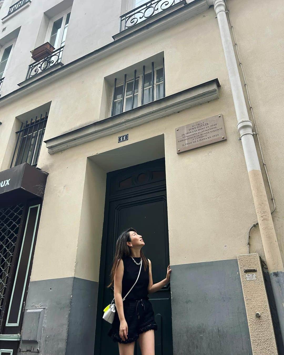 木嶋真優のインスタグラム：「🖤🖤🖤 #paris #パリ」